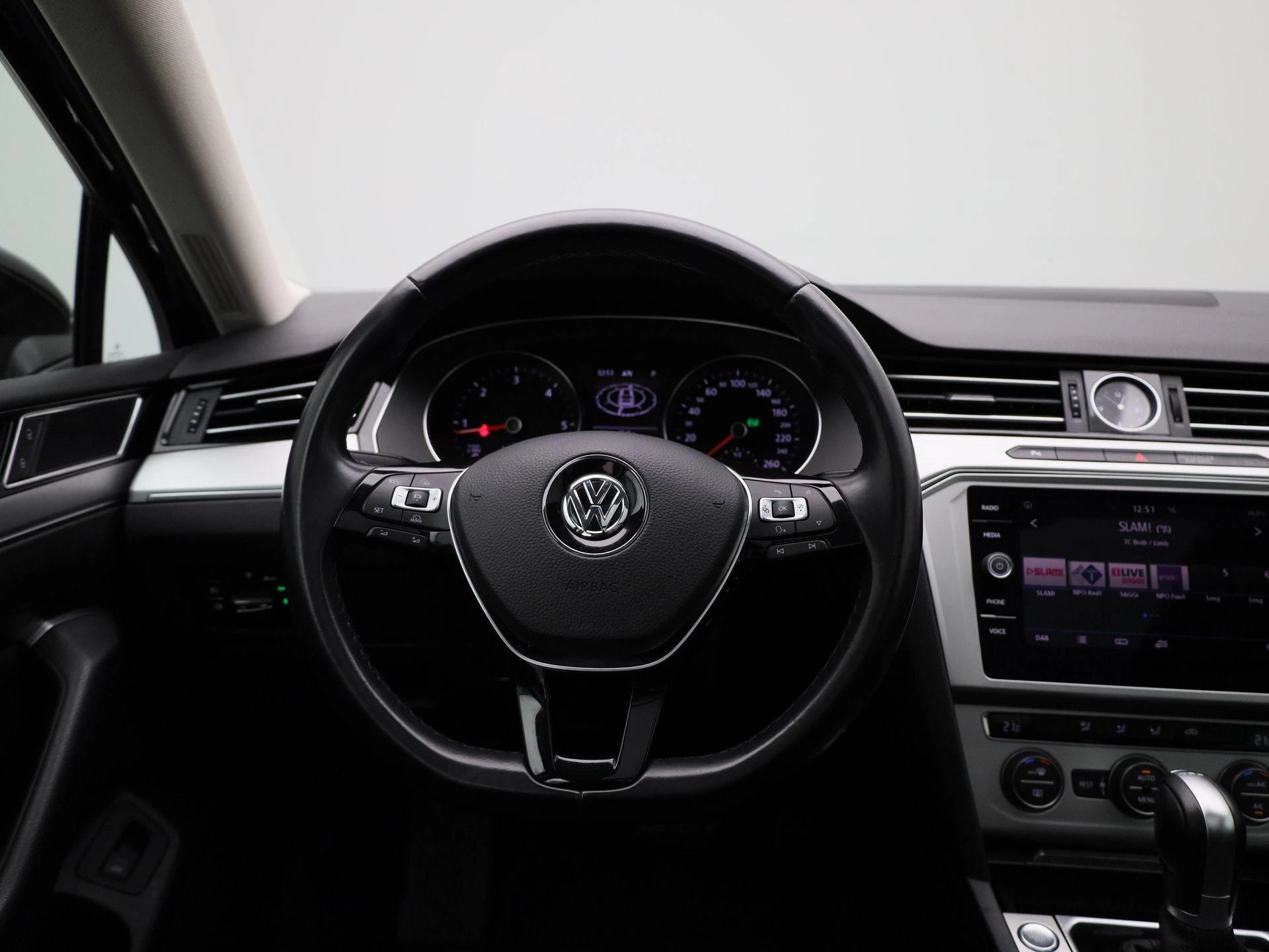 Volkswagen-Passat-image-6