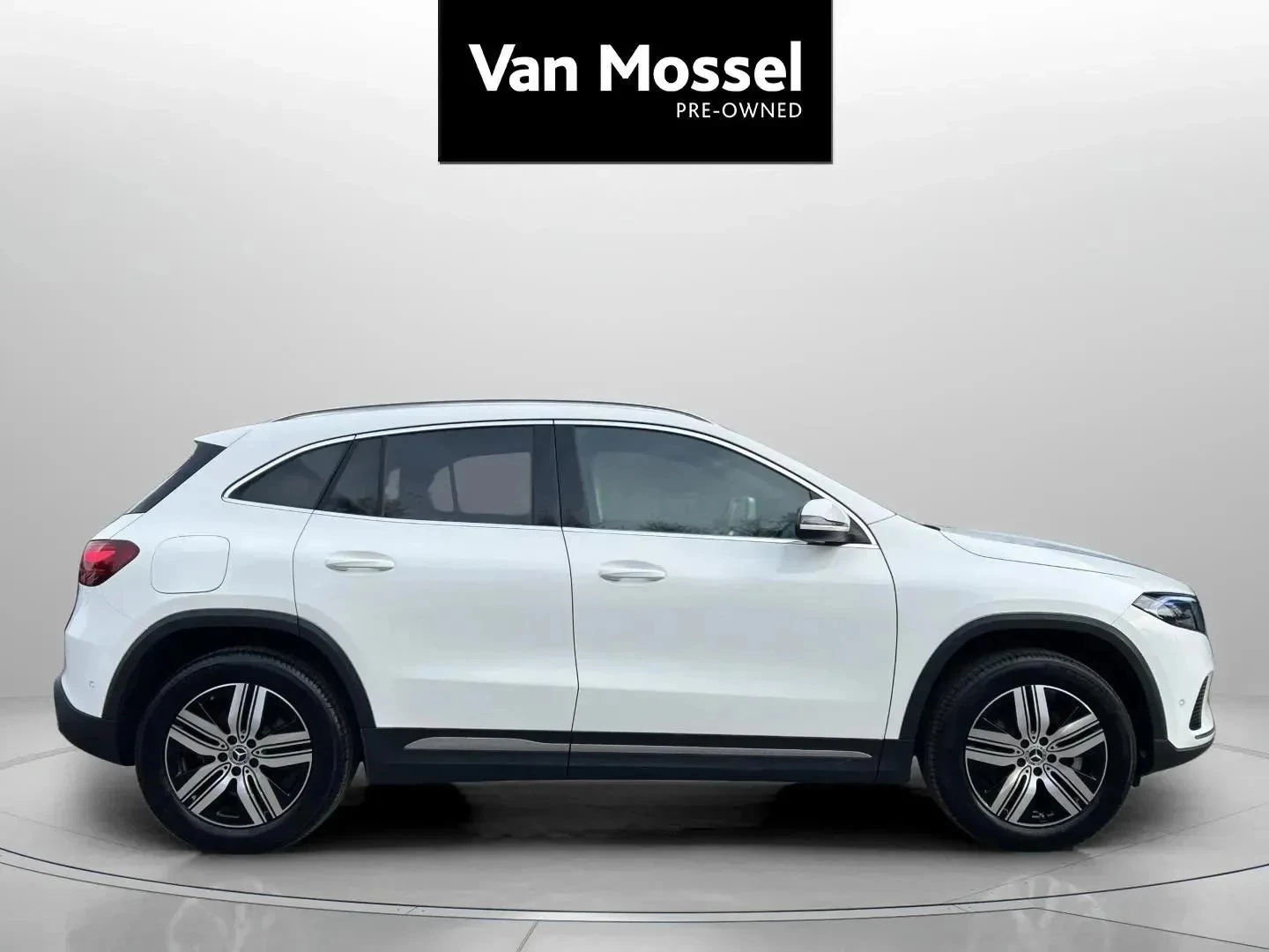 Mercedes-Benz-EQA-image-3