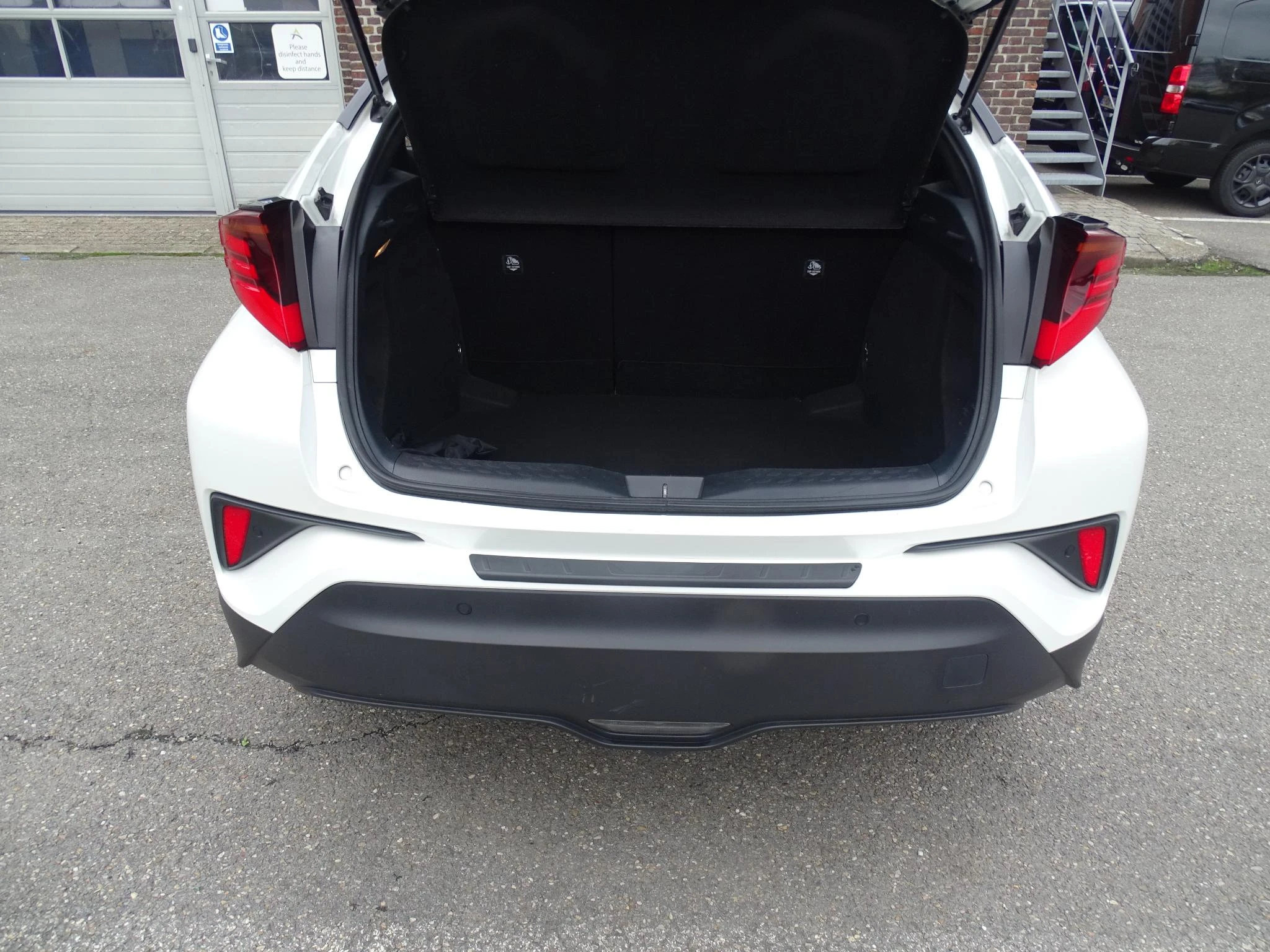 Toyota-C-HR-image-17