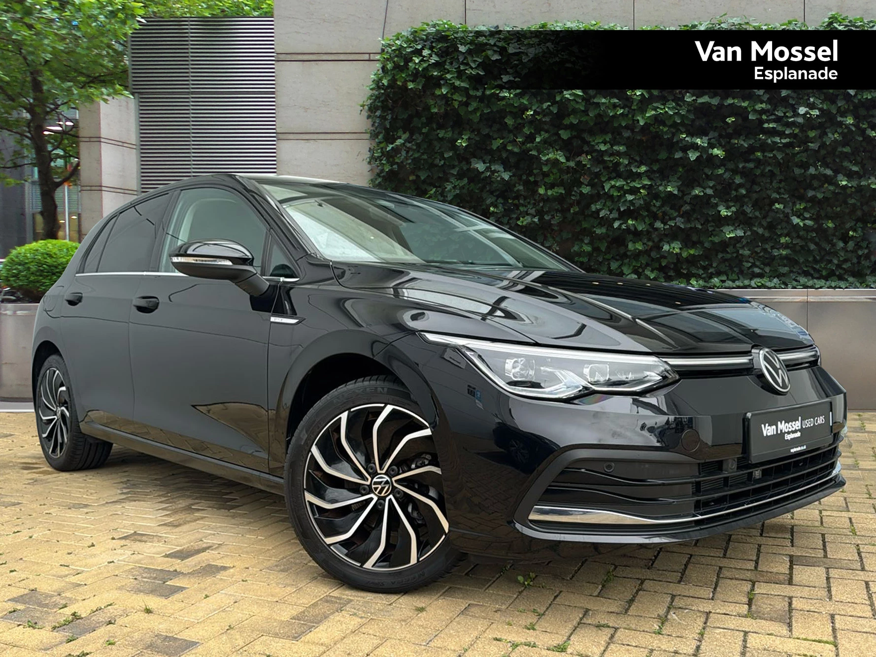 Volkswagen-Golf-image-0