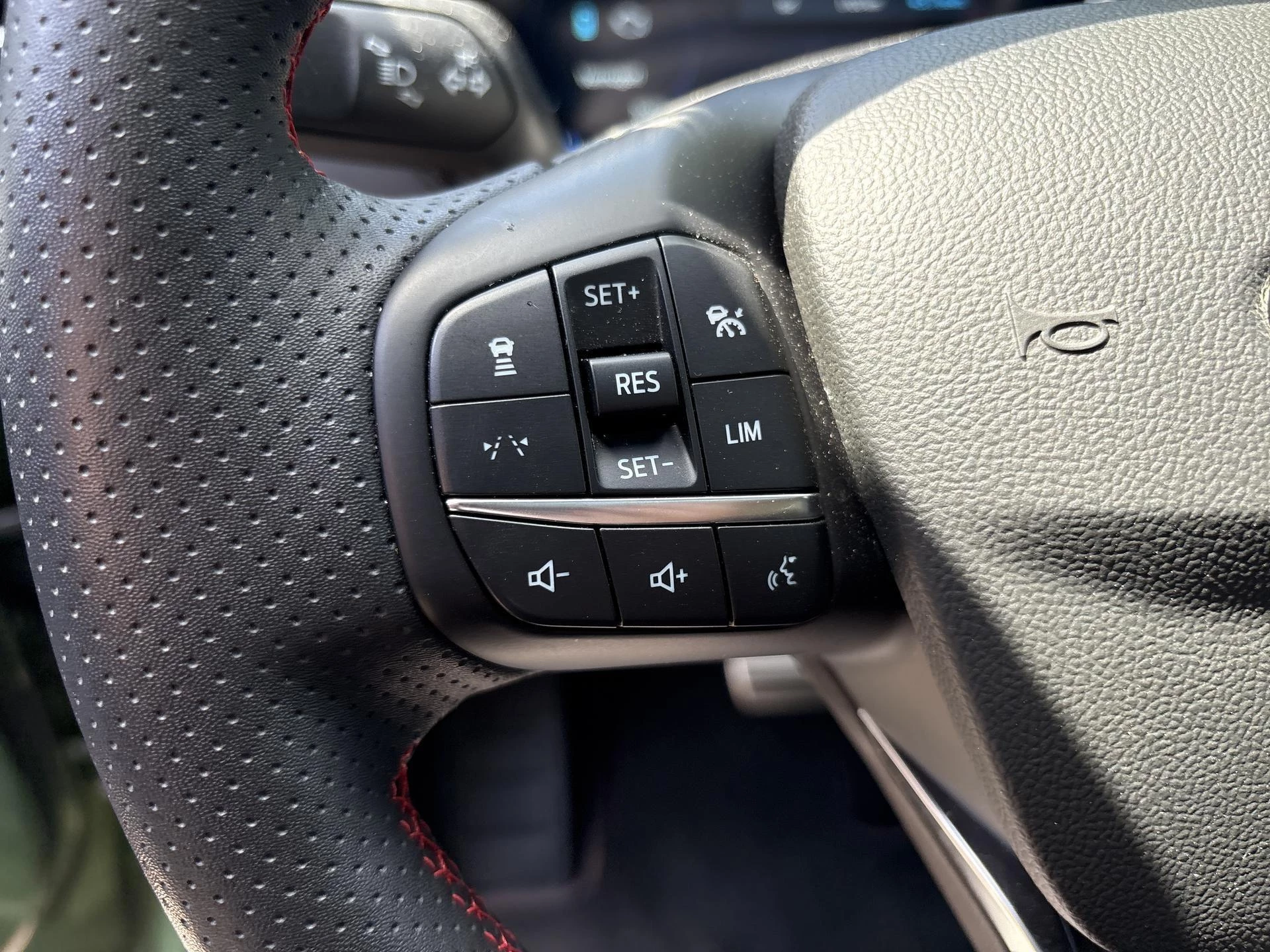 Ford Kuga NEW MODEL - ST LINE X - PANO - AGR - FULL OPTION