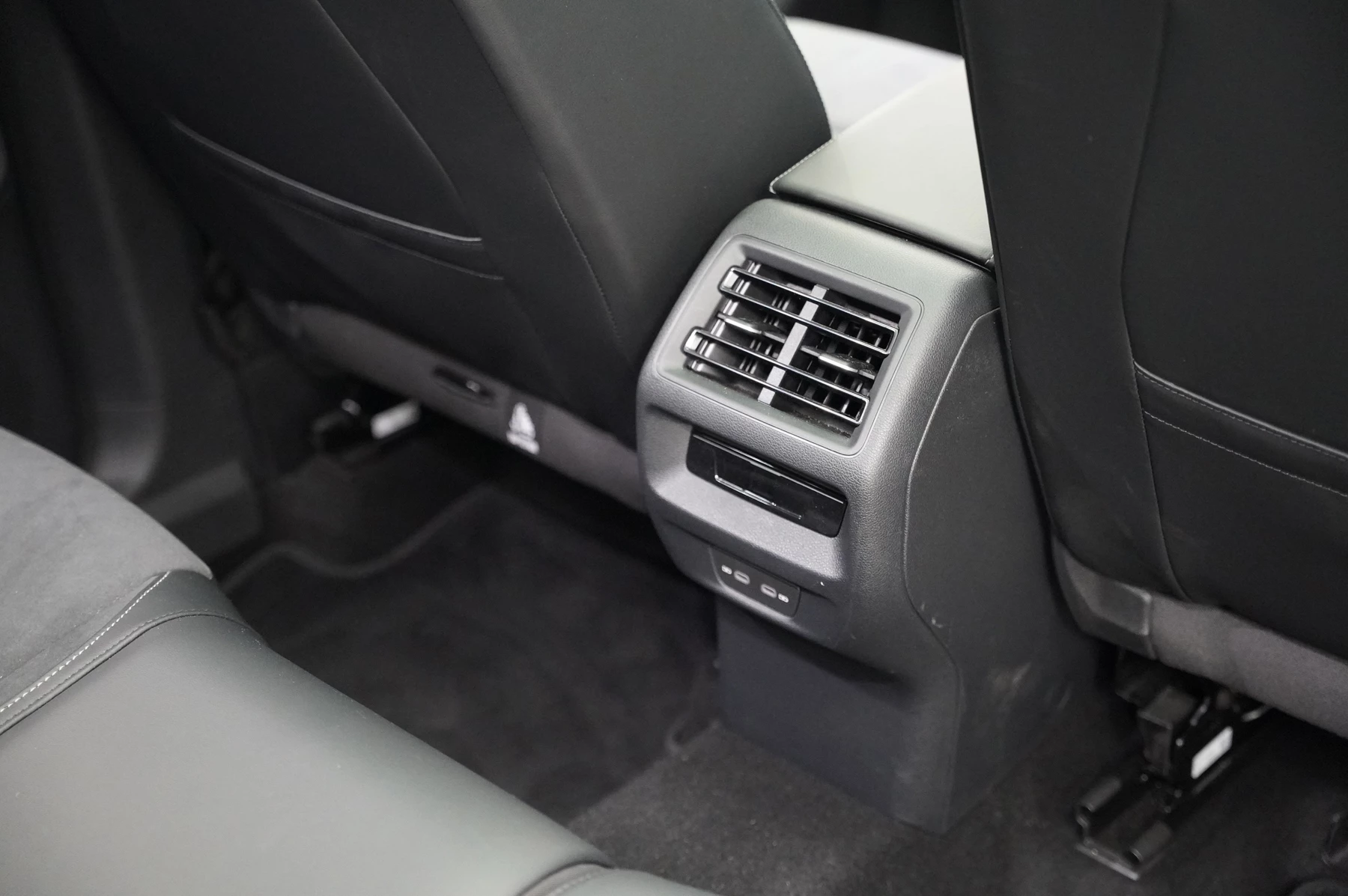 Volkswagen-Tayron-image-25