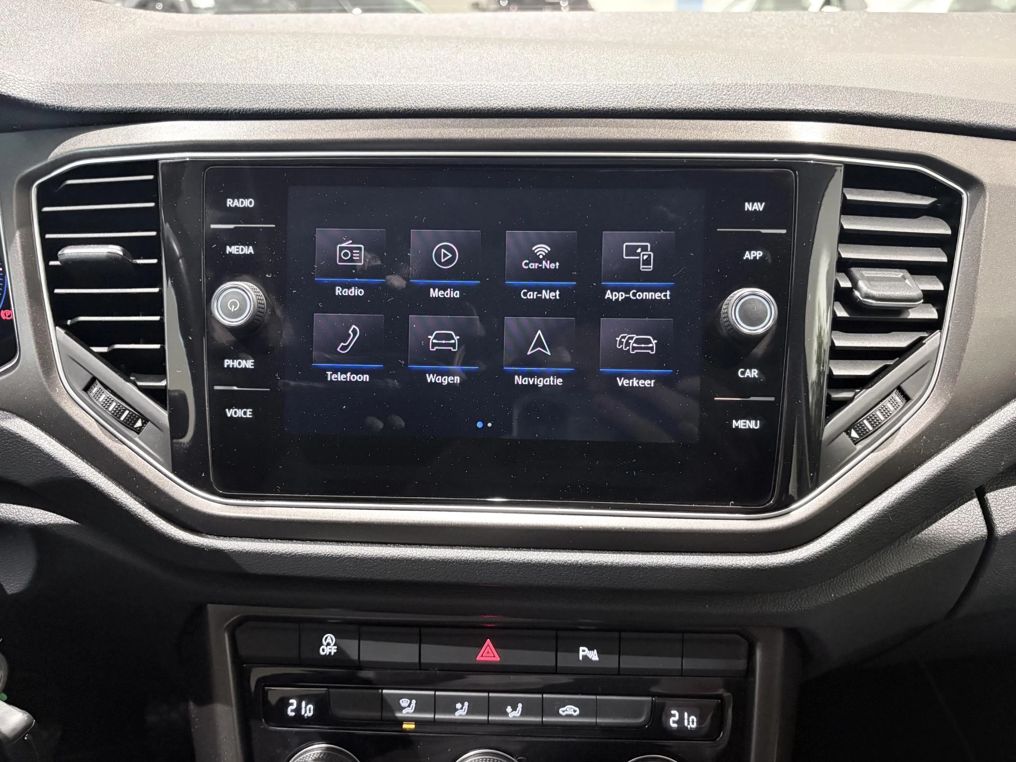 Volkswagen-T-Roc-image-18