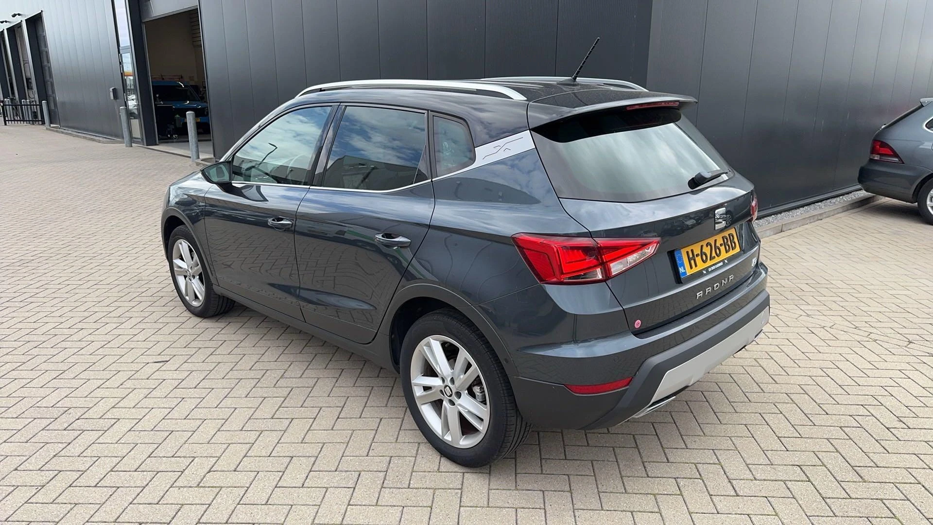 SEAT-Arona-image-1