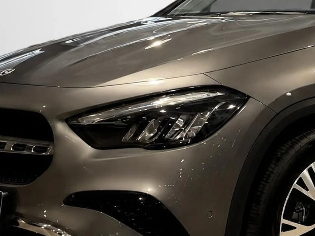 Mercedes-Benz-GLA 200 d-image-4