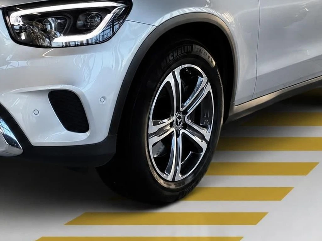 Mercedes-Benz-GLC 220 d-image-4