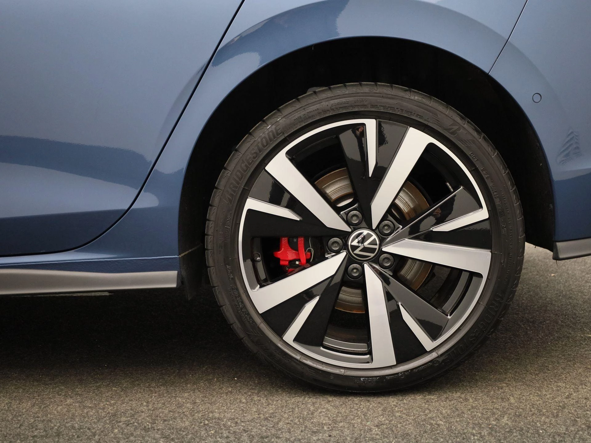 Volkswagen-Golf-image-12