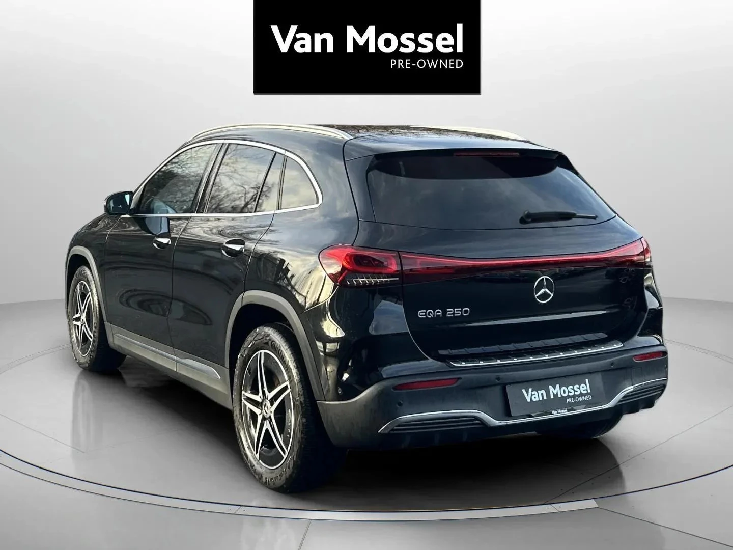 Mercedes-Benz-EQA-image-6