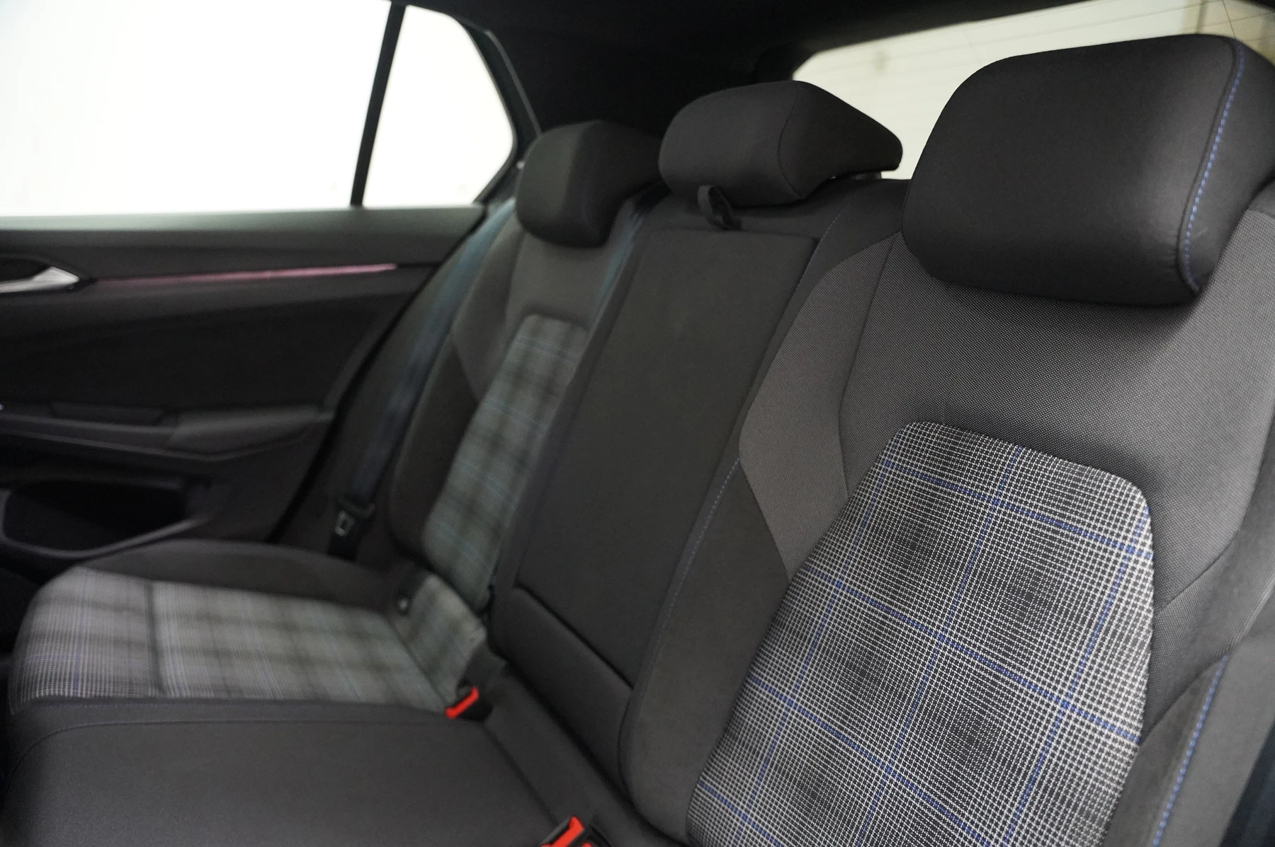 Volkswagen-Golf-image-26