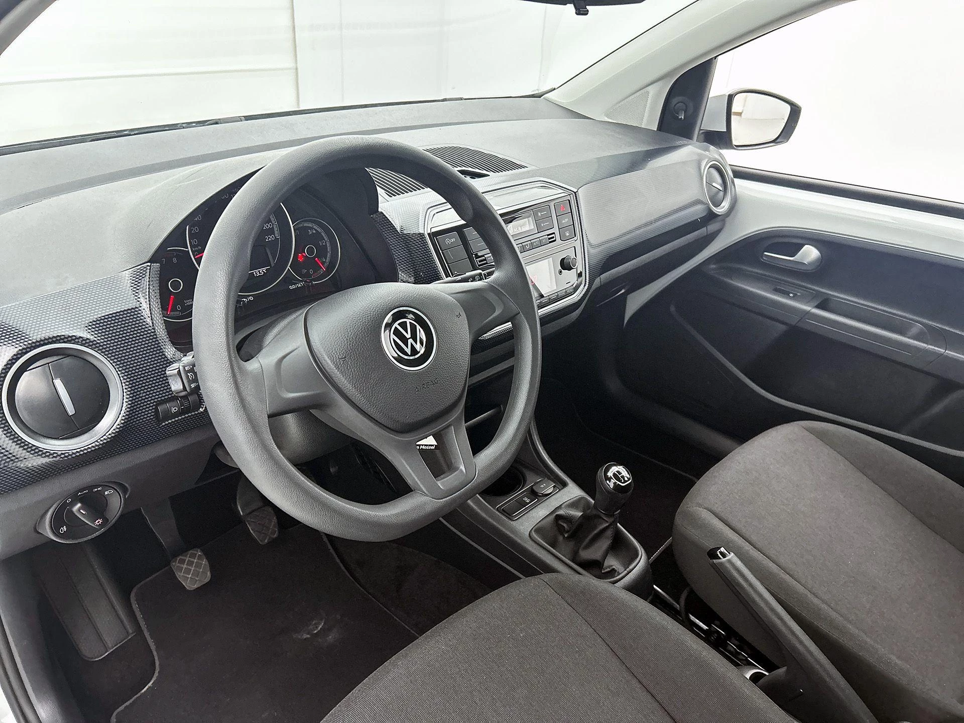 Volkswagen-up!-image-7