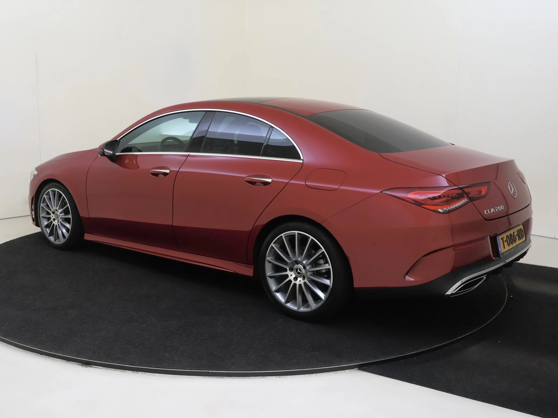 Mercedes-Benz-CLA-image-2
