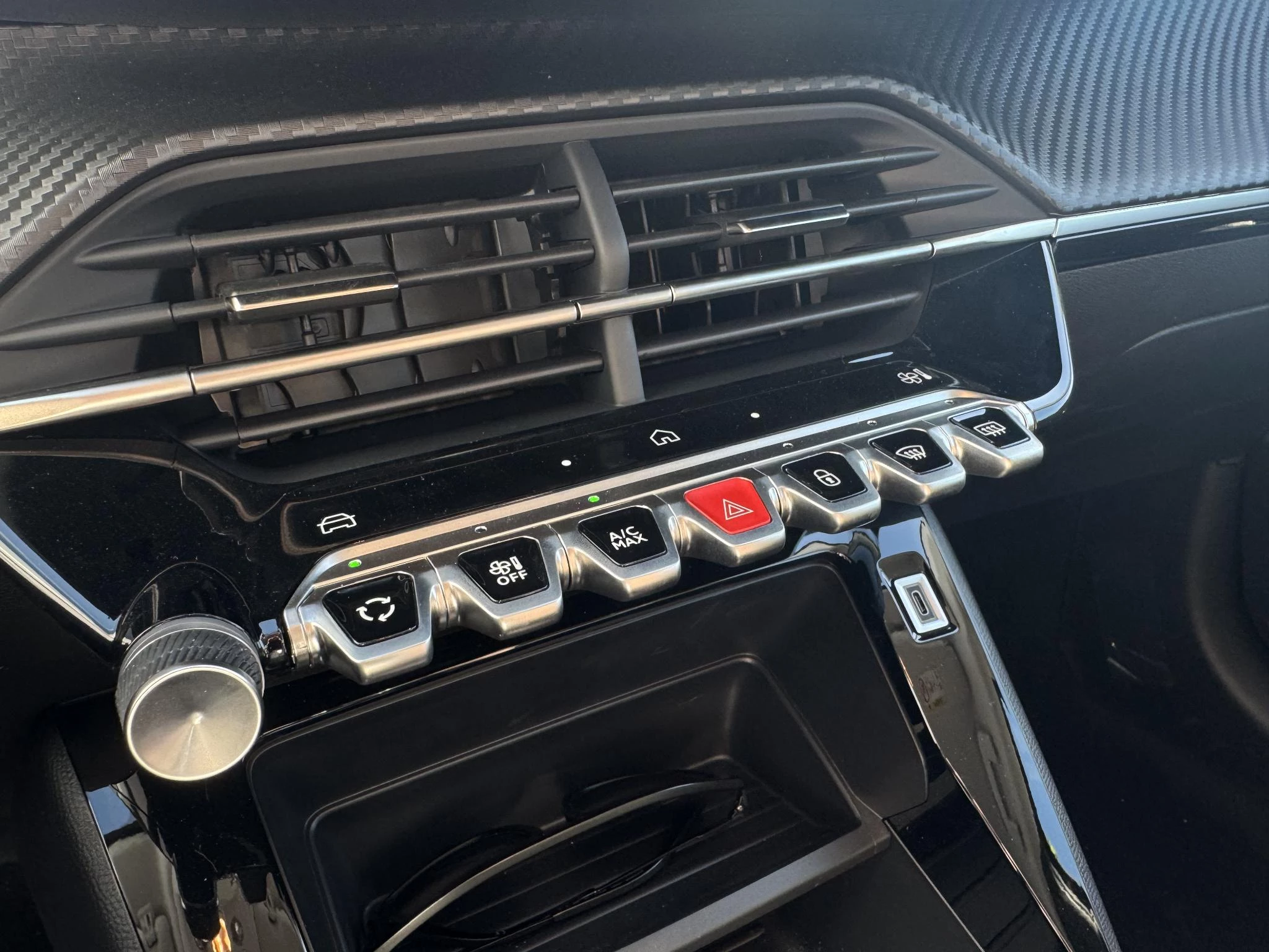 Peugeot-208-image-18