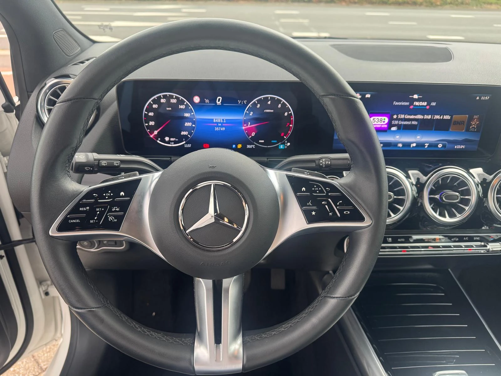 Mercedes-Benz-B-Klasse-image-11