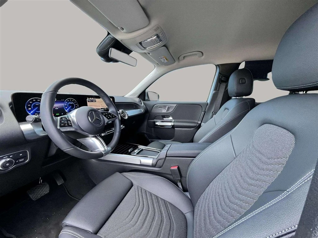 Mercedes-Benz-EQB-image-9