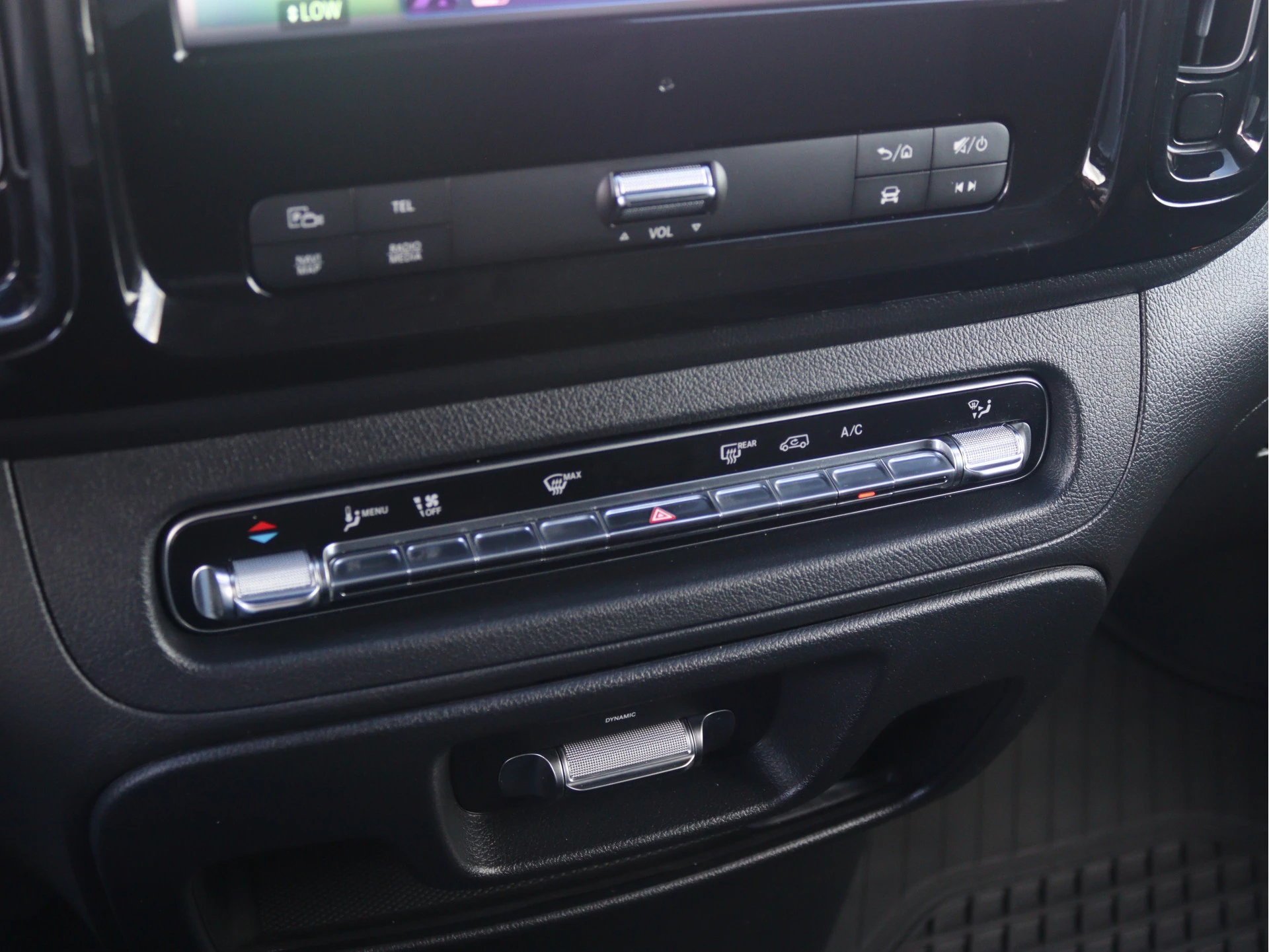Mercedes-Benz-Vito-image-11