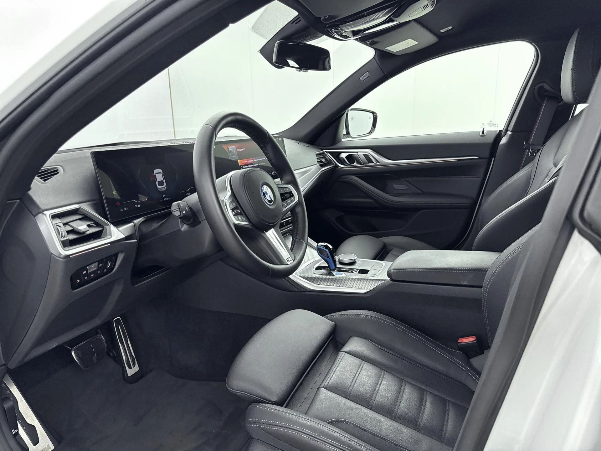 BMW-i4-image-7