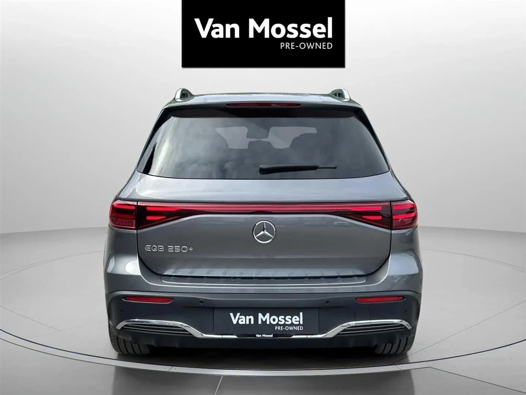 Mercedes-Benz-EQB-image-5
