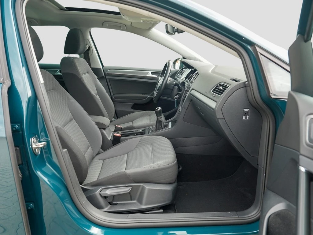 Volkswagen-Golf-image-7
