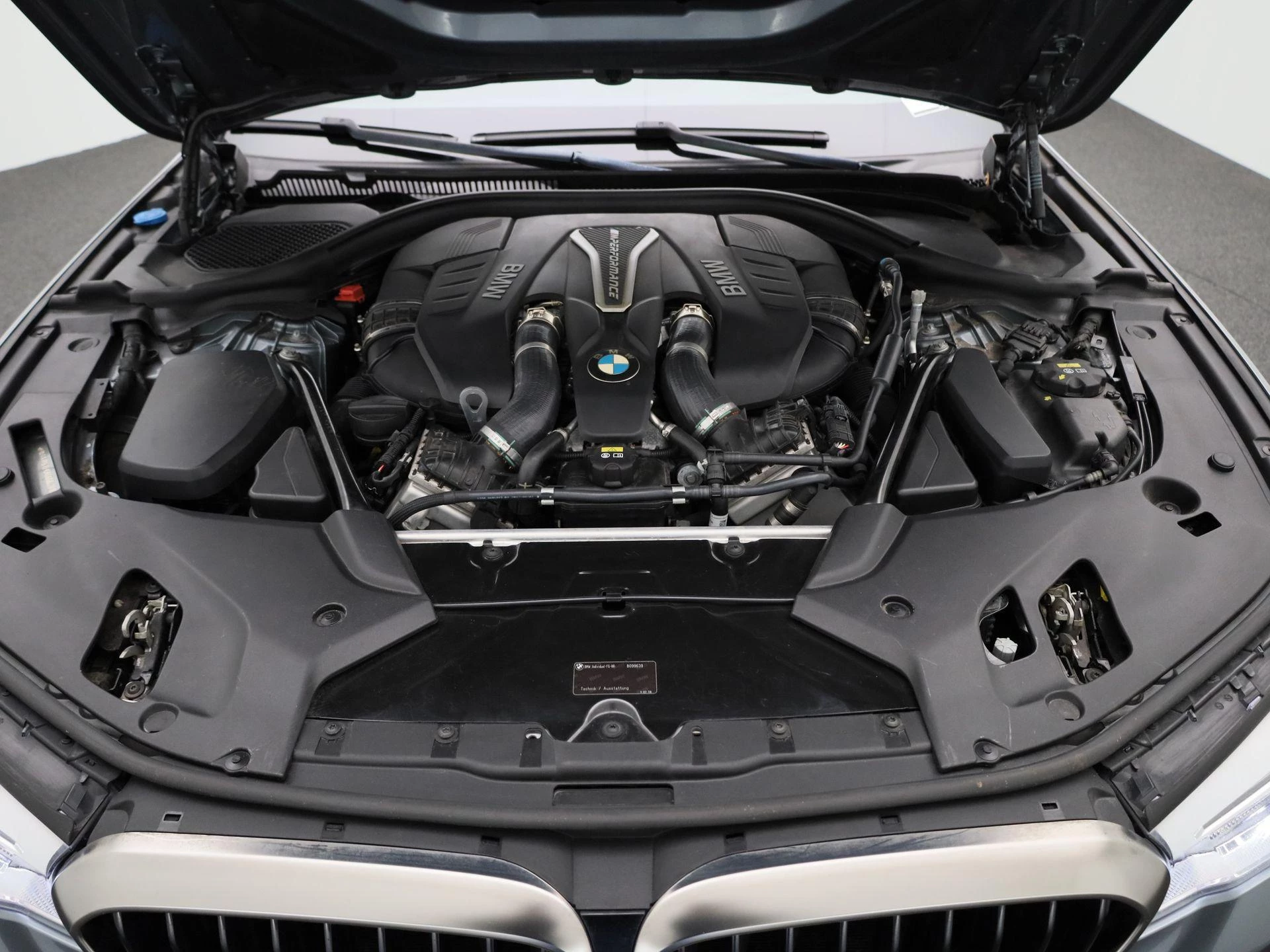 BMW 5 Serie M550i xDrive High Executive