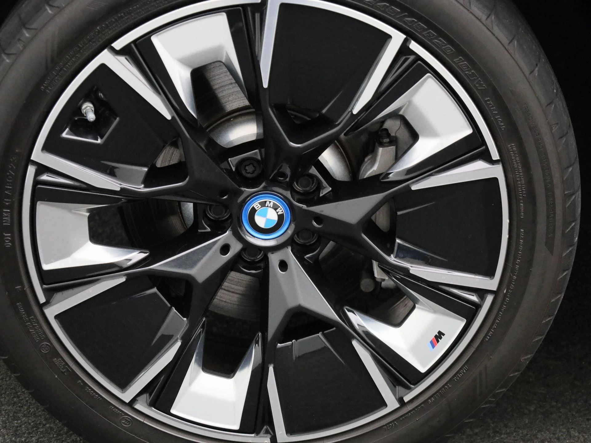 BMW-iX3-image-13