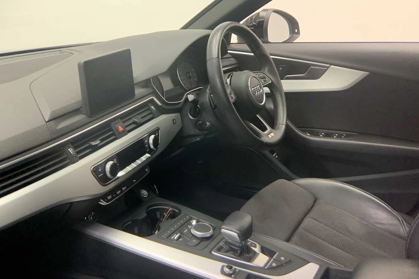 Audi-A4-image-1
