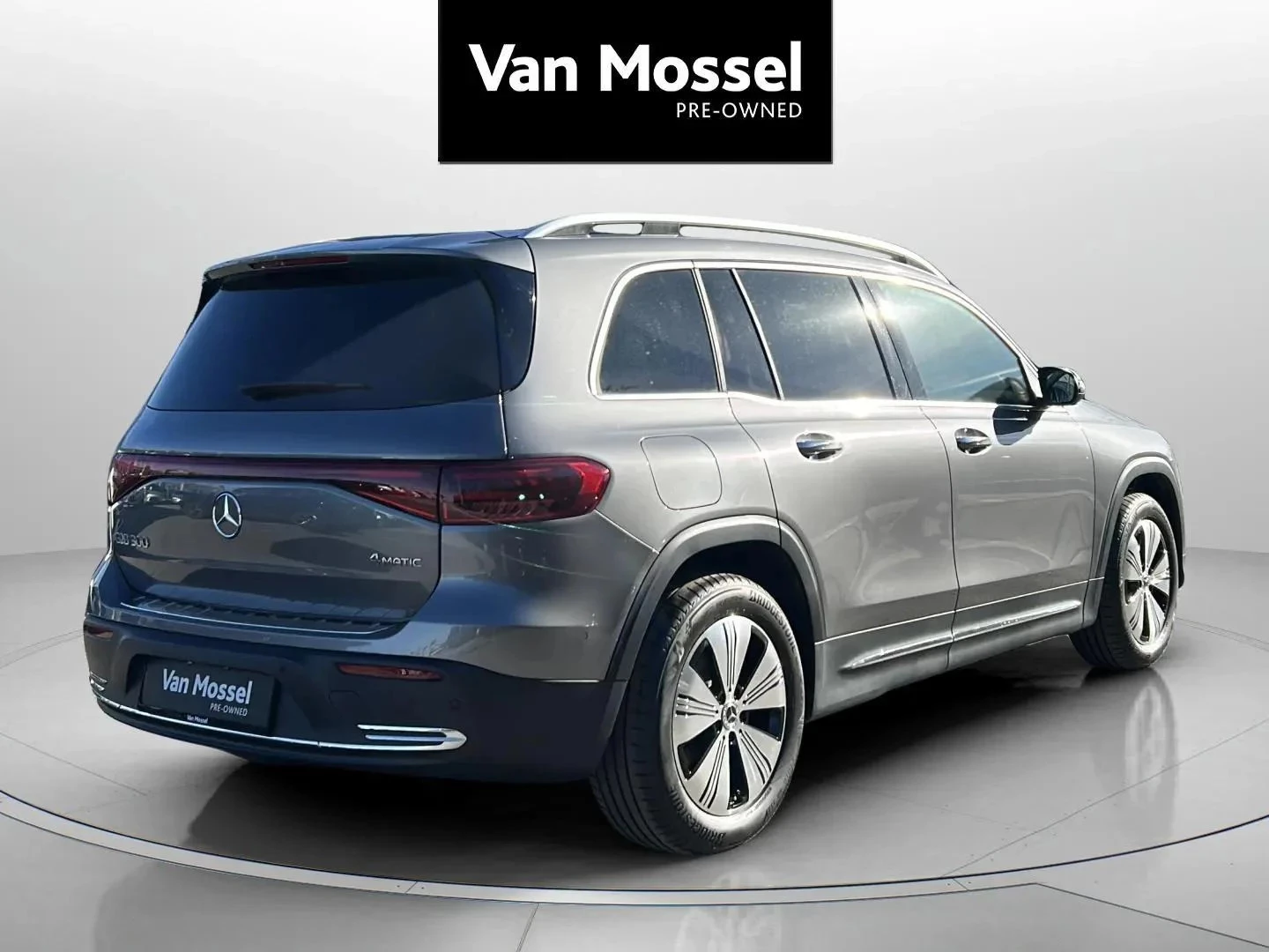 Mercedes-Benz-EQB-image-4