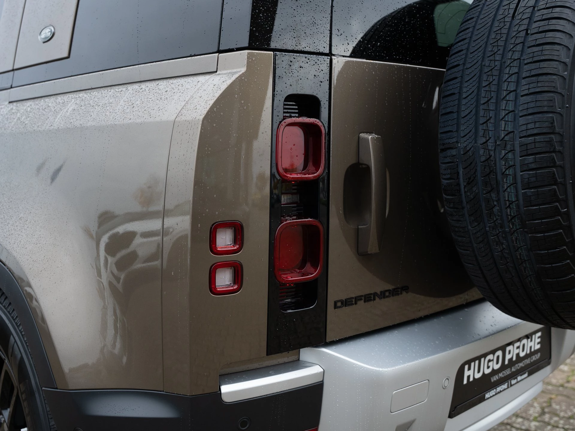 Land Rover-Defender-image-23