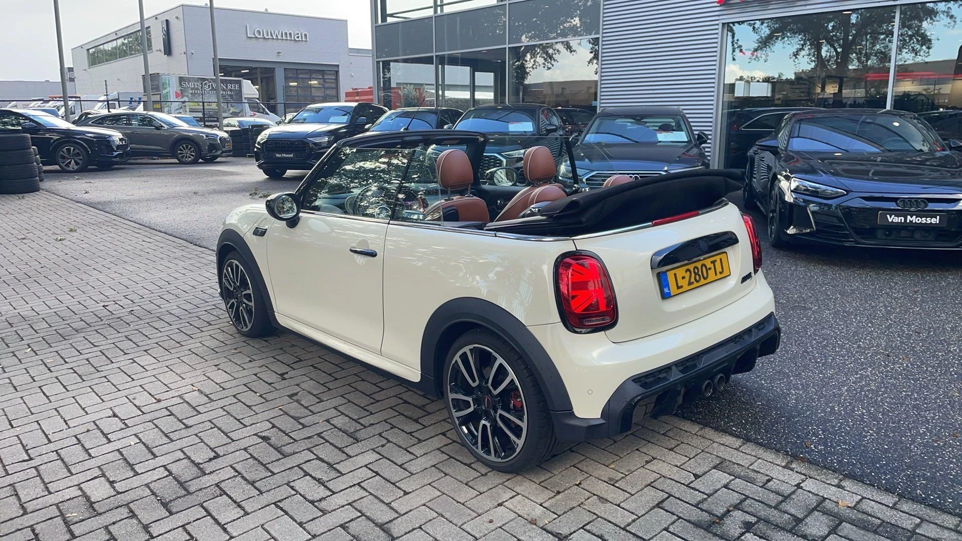 MINI-Cooper S Cabrio-image-15