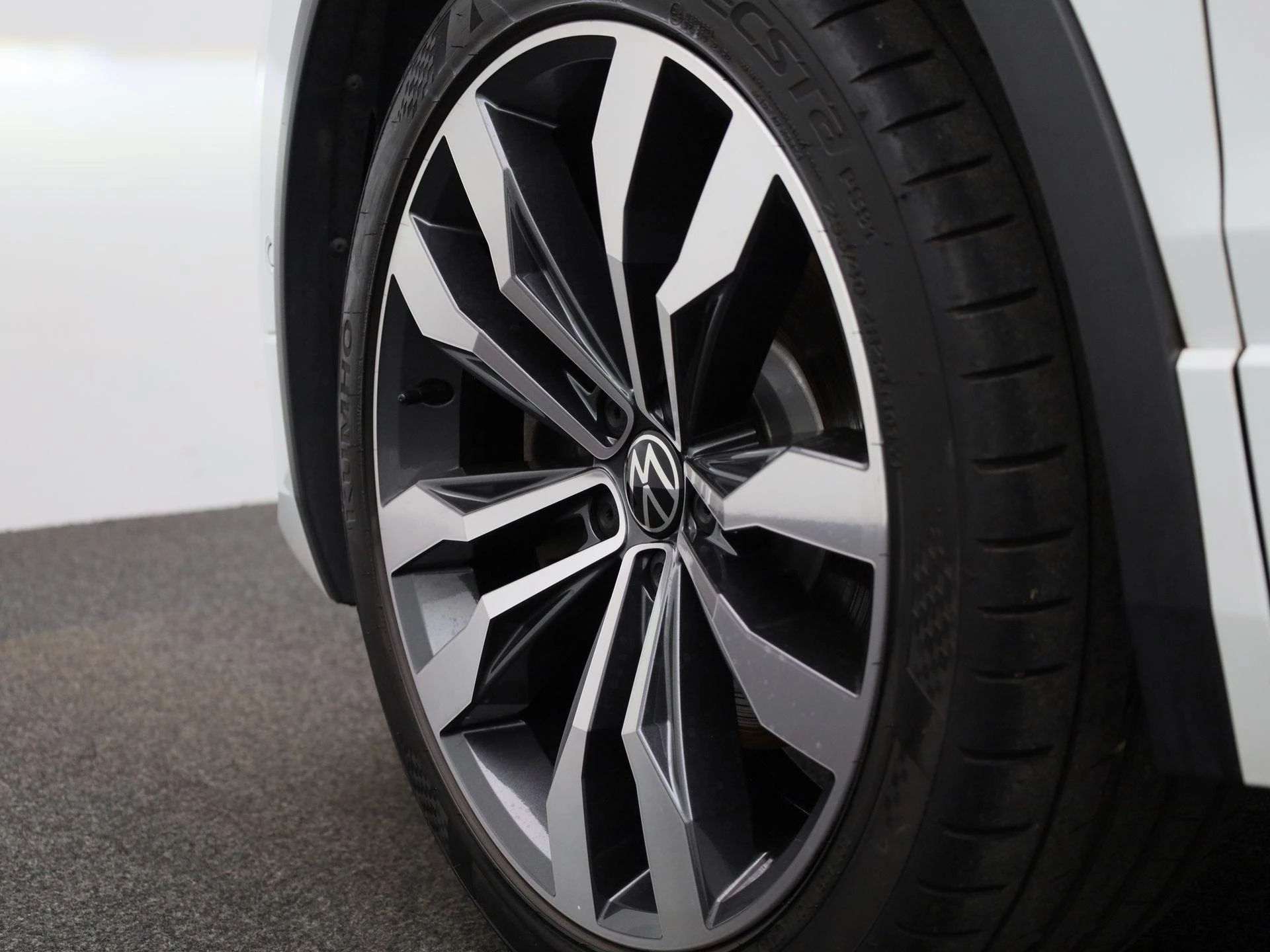 Volkswagen-Tiguan-image-50