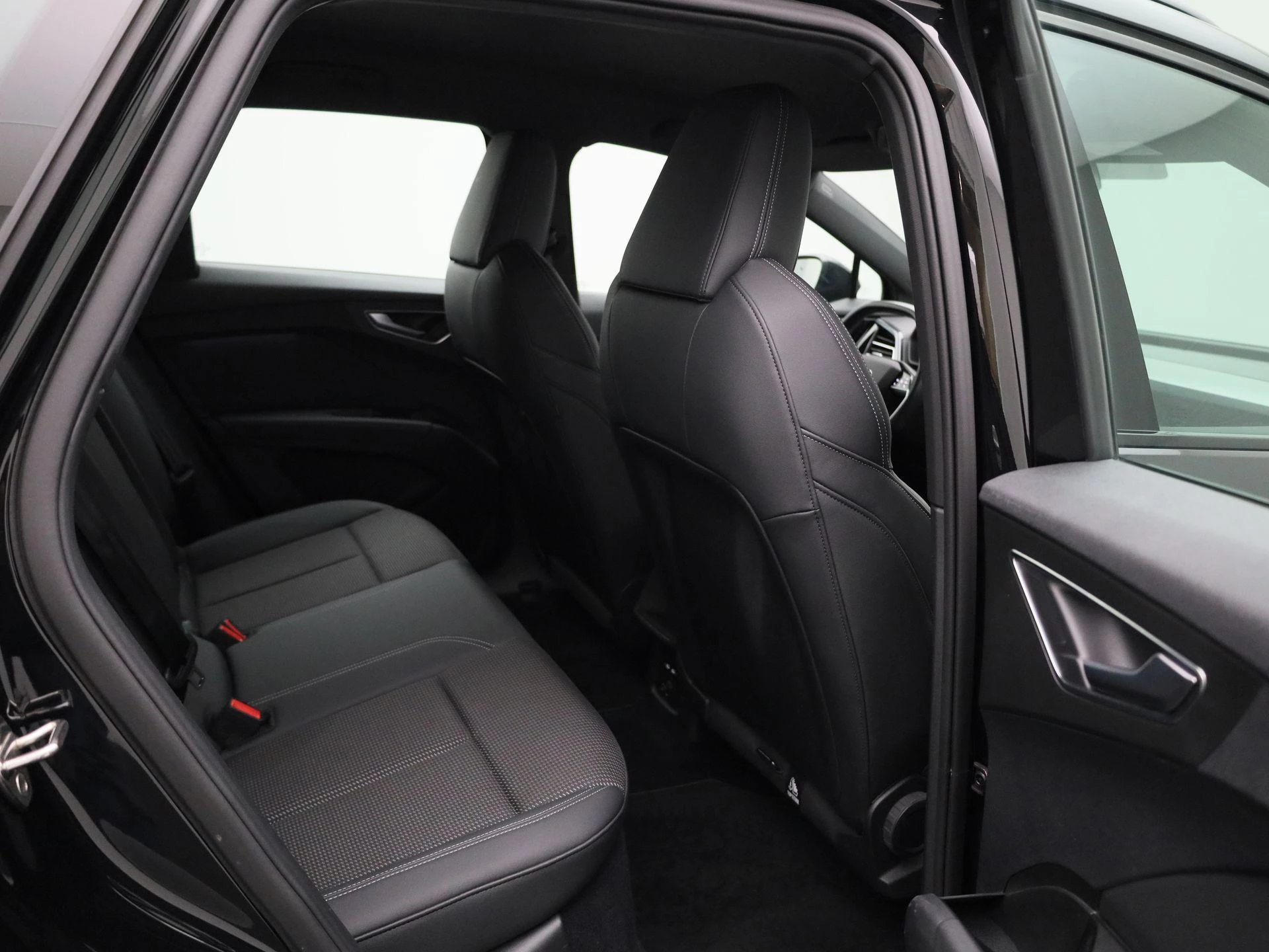 Audi-Q4 e-tron-image-40