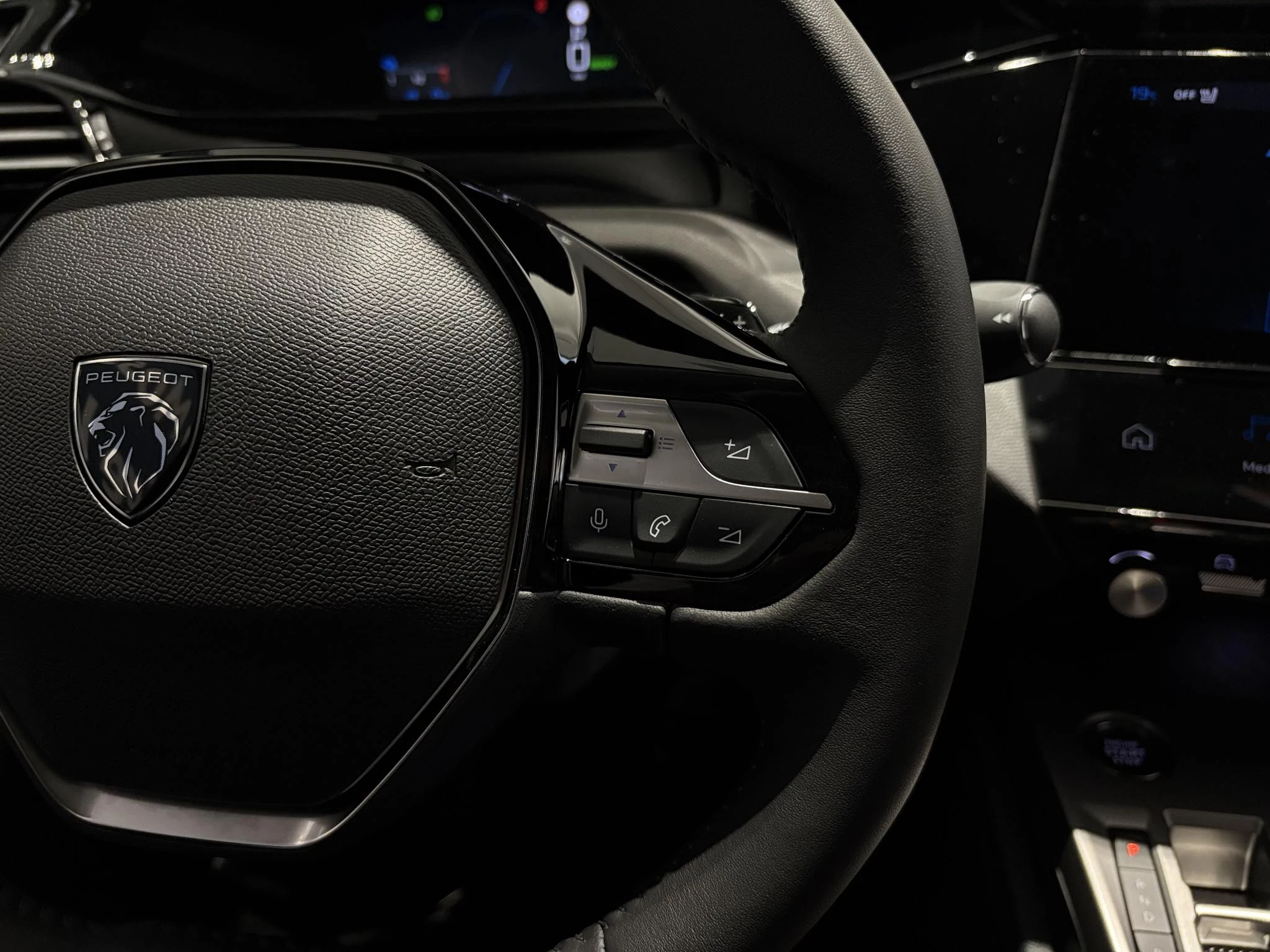 Peugeot-408-image-27