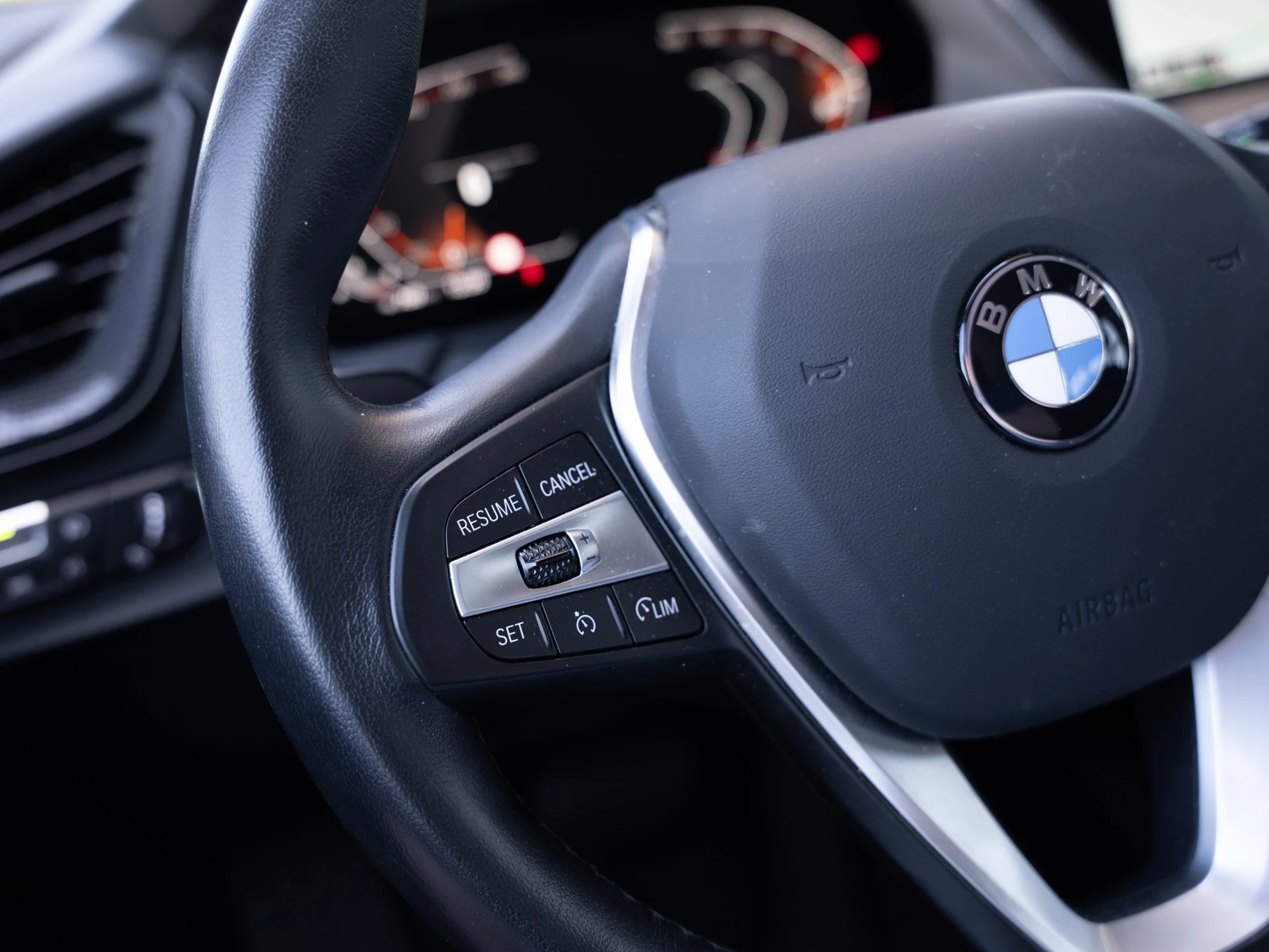 BMW 1er Reihe 118i Aut. Advantage. 17 Zoll. Driving Assist. Adaptiver LED Scheinwerfer