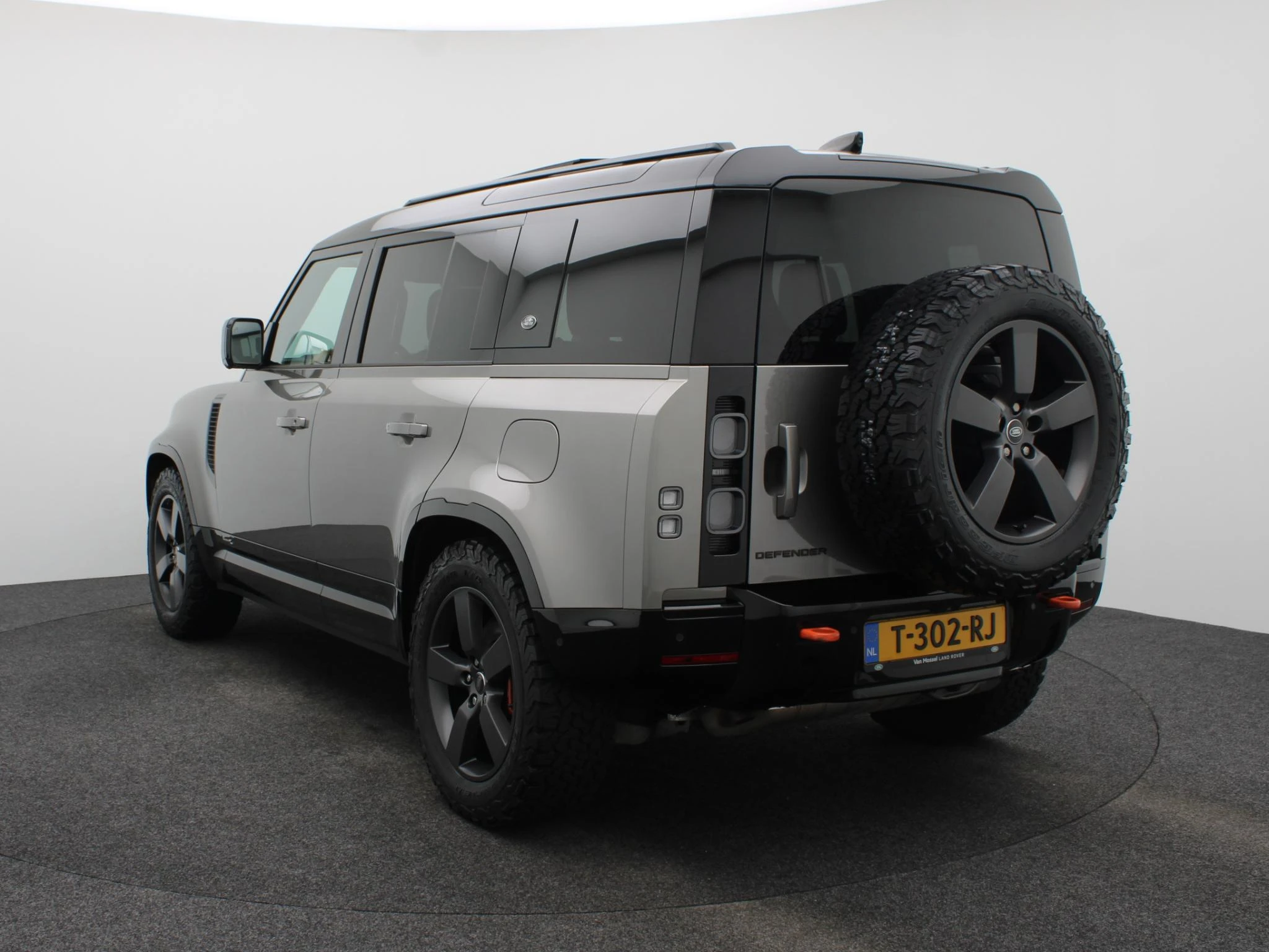 Land Rover-Defender-image-1