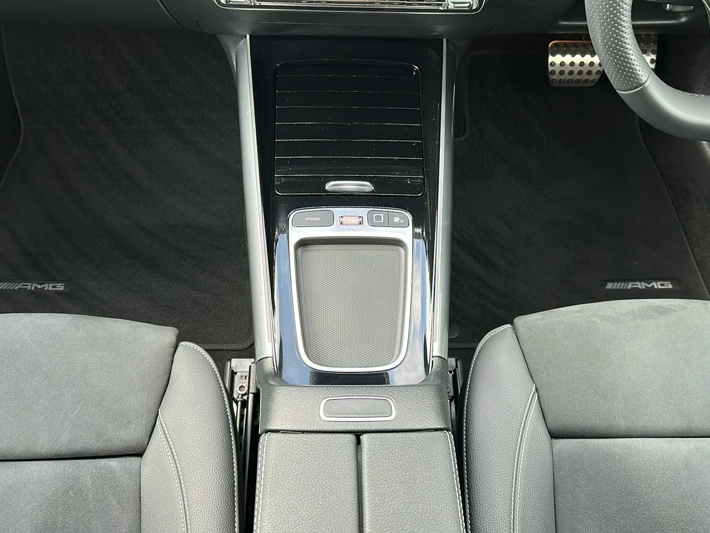 Mercedes-Benz-GLA-image-11