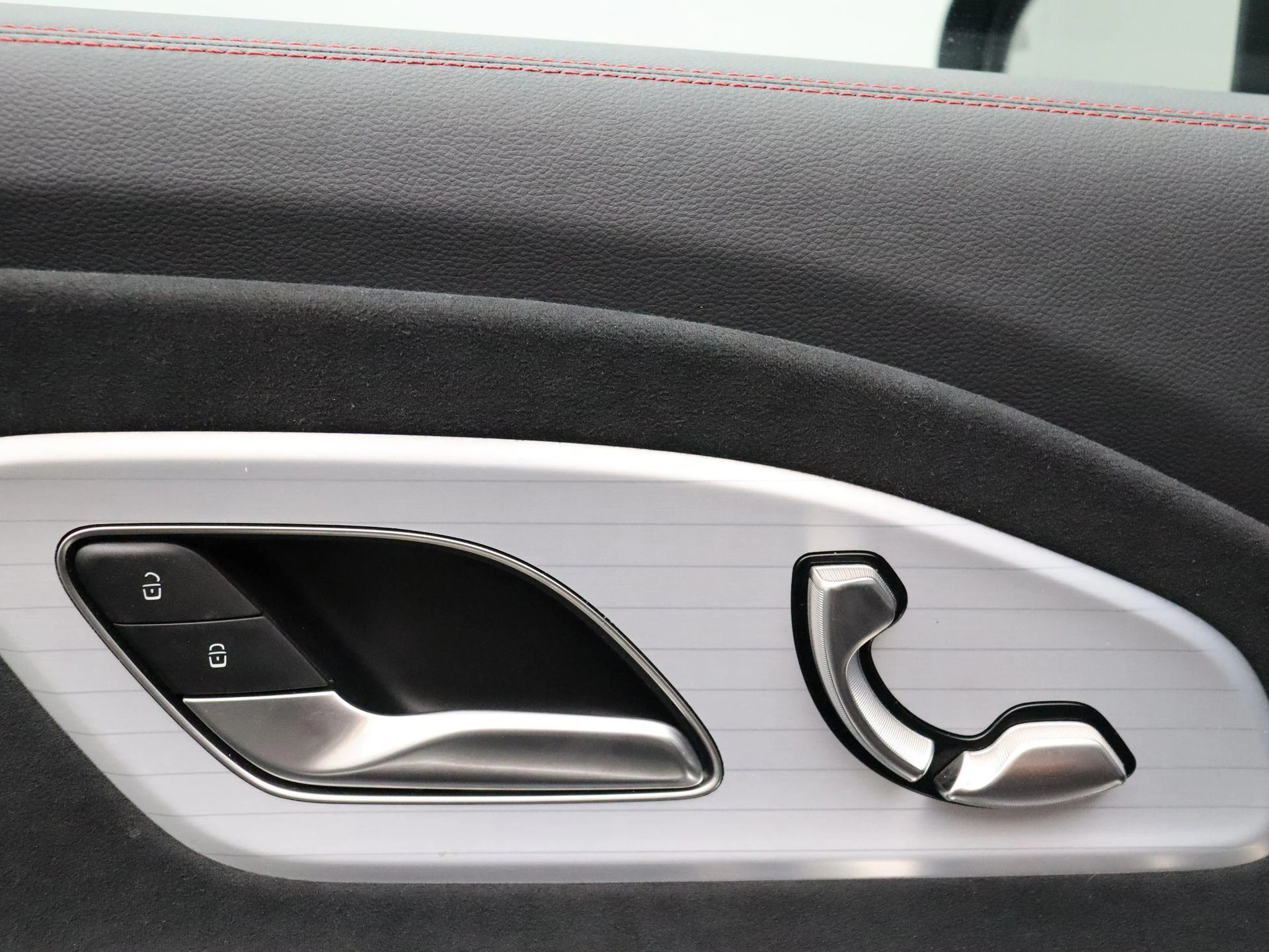 Mercedes-Benz-CLA-image-9