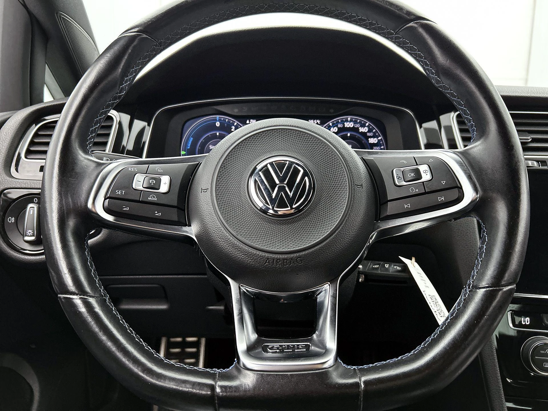 Volkswagen-Golf-image-28