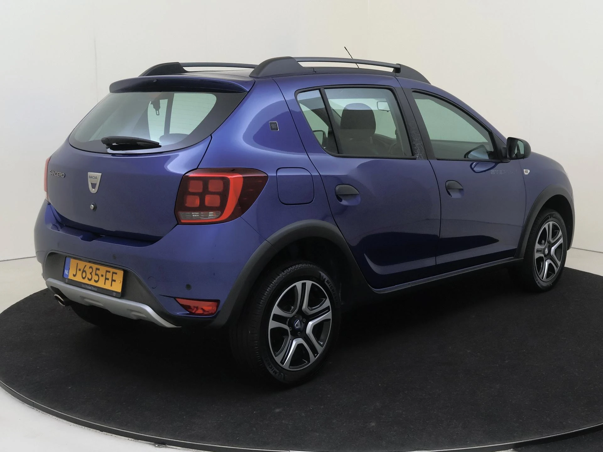 Dacia-Sandero Stepway-image-3