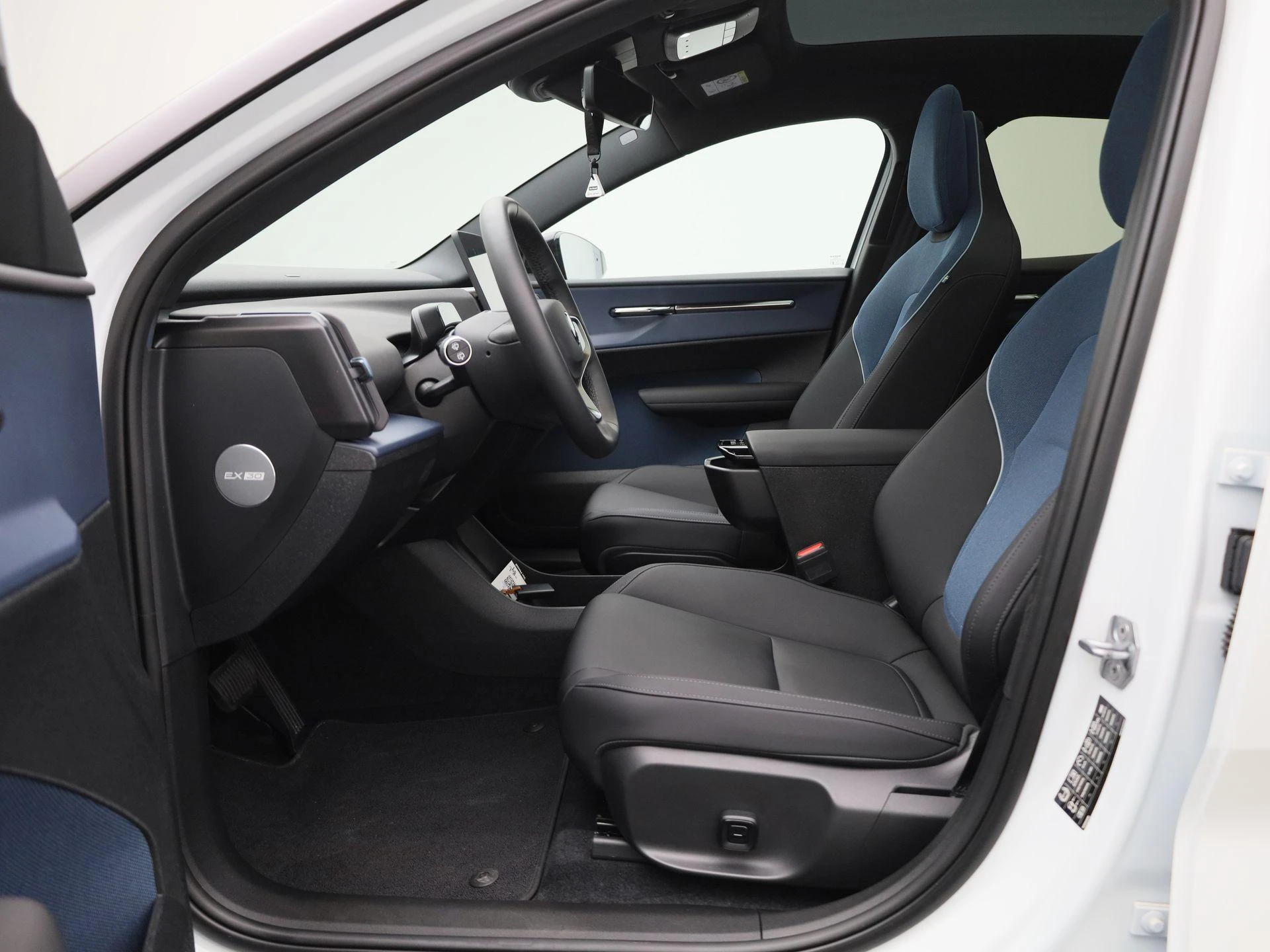 Volvo-EX30-image-9