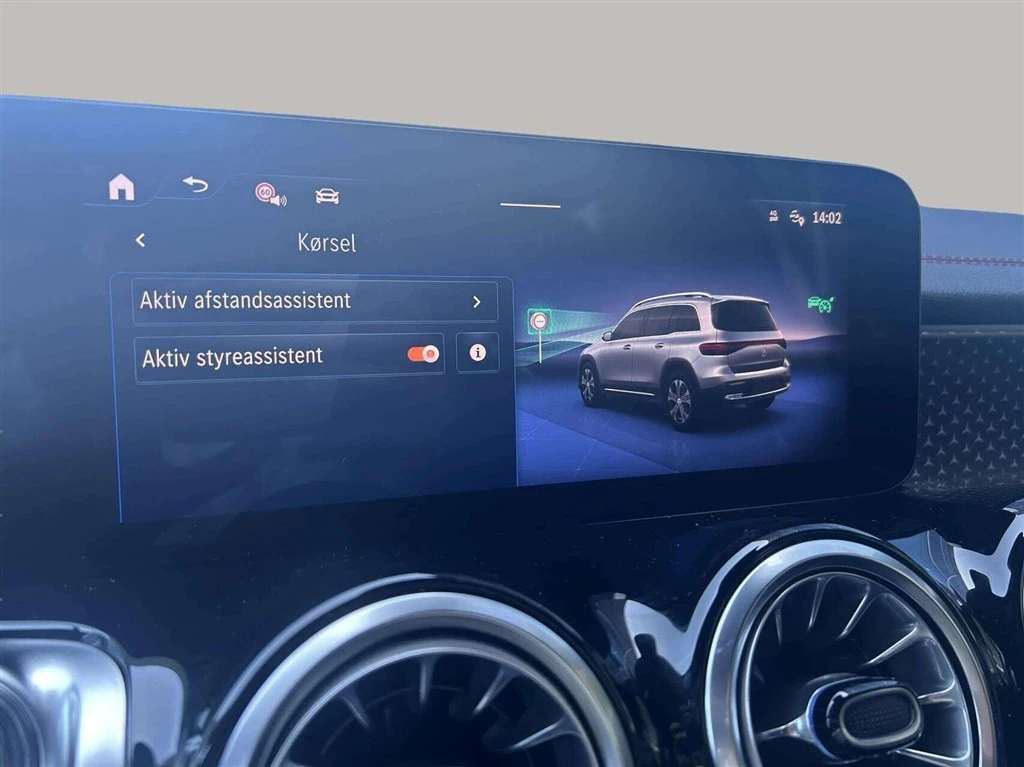 Mercedes-Benz-EQB-image-17