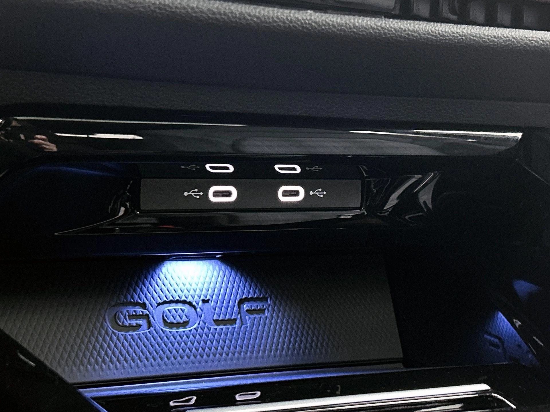 Volkswagen-Golf-image-31