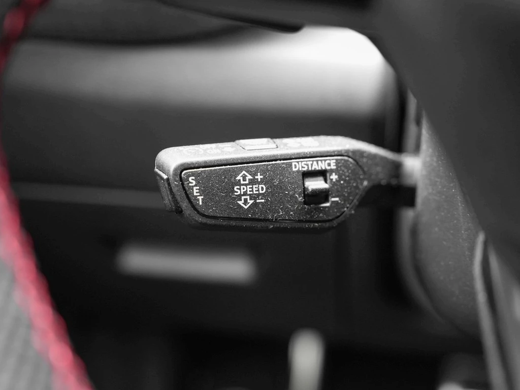 Audi Q5 2.0 TDI S line edition one Tech pro AHK Matrix