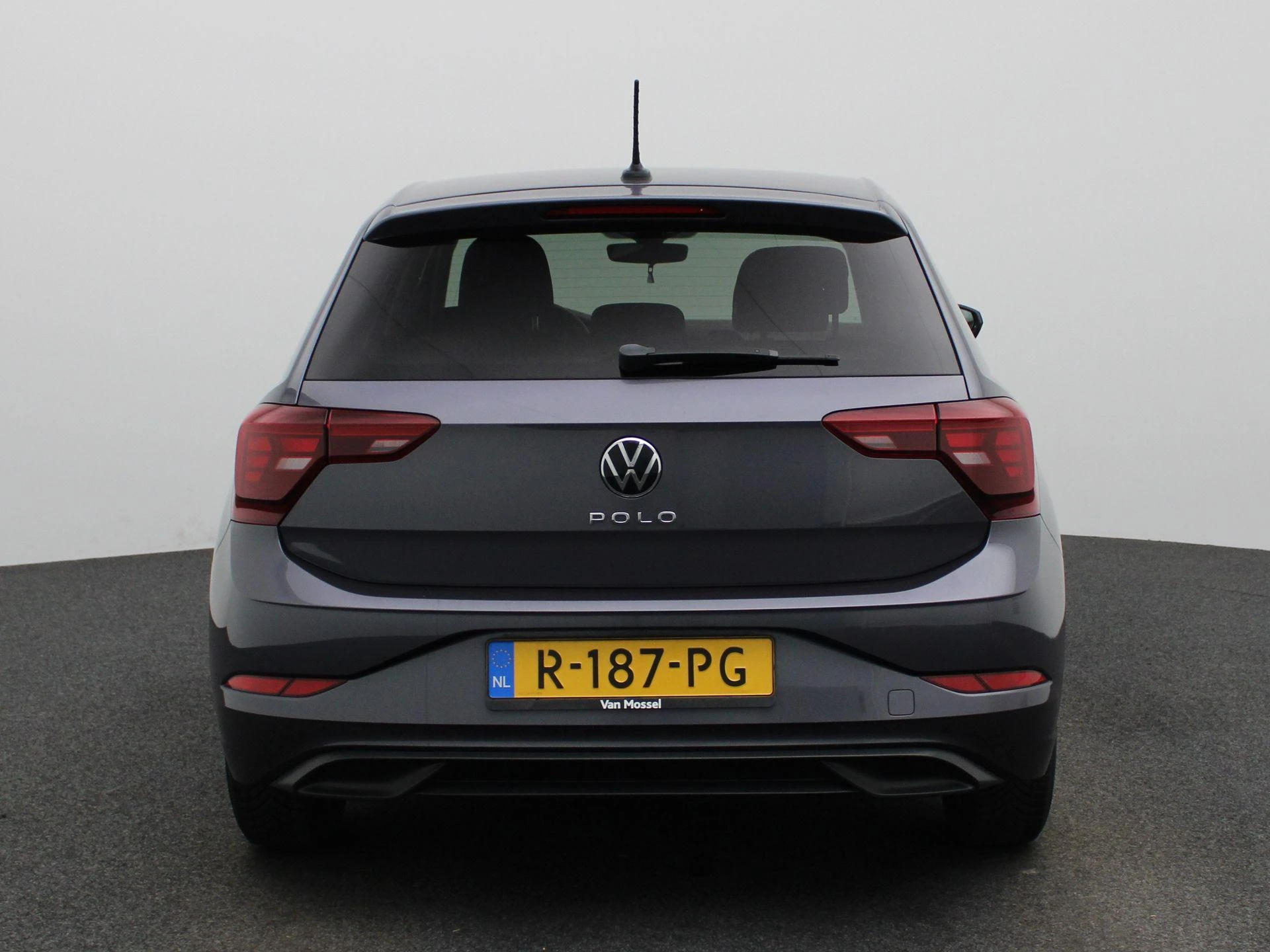 Volkswagen-Polo-image-4