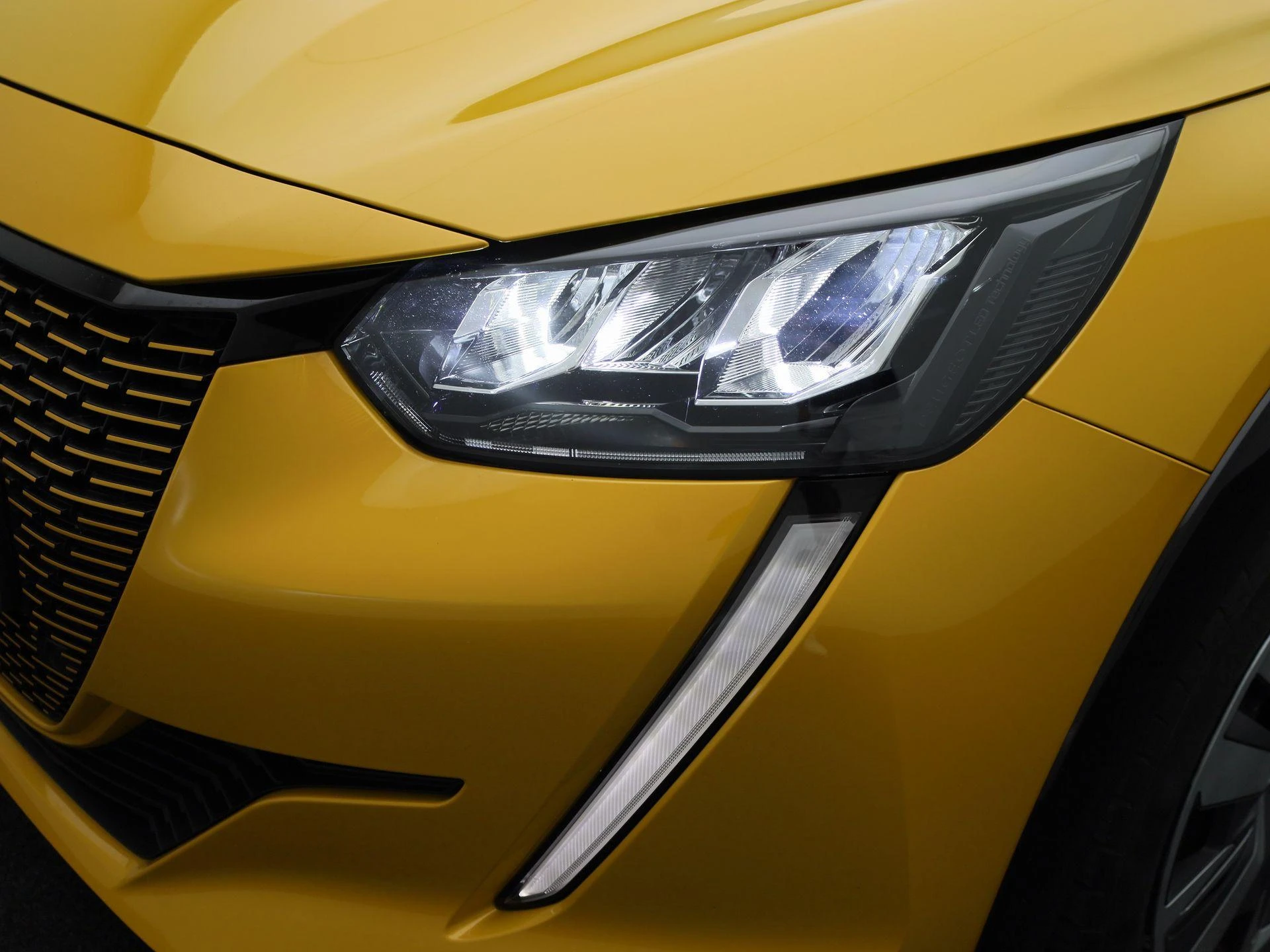 Peugeot-e-208-image-14