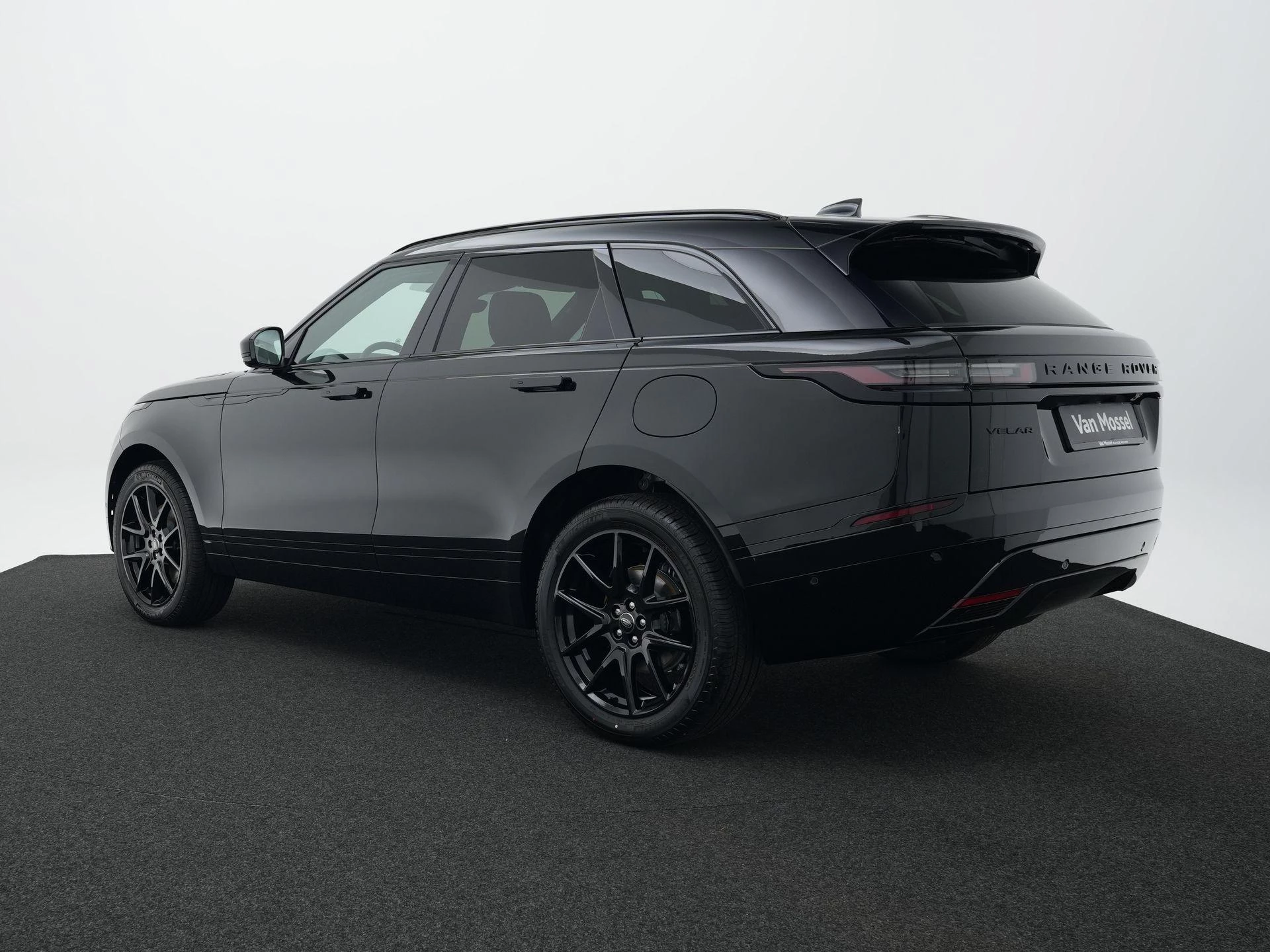Land Rover-Range Rover Velar-image-2