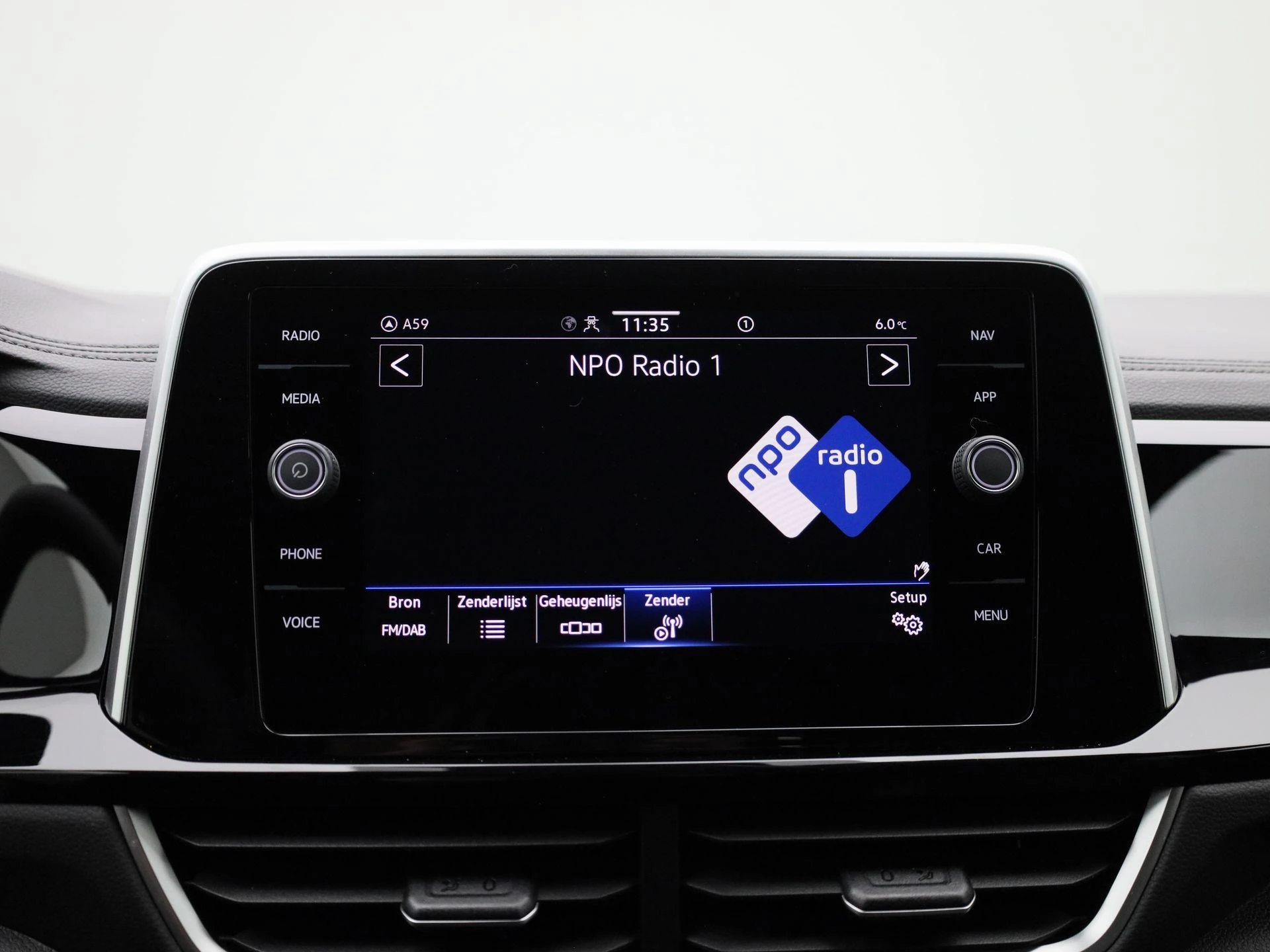 Volkswagen-T-Roc-image-17