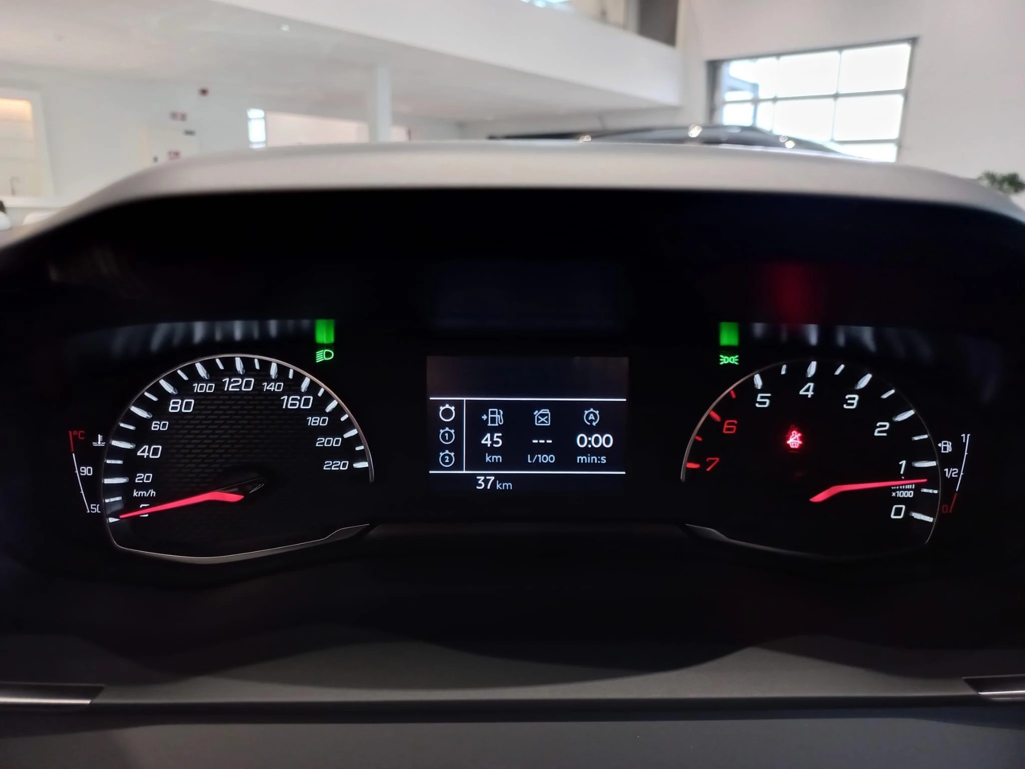 Peugeot-208-image-19