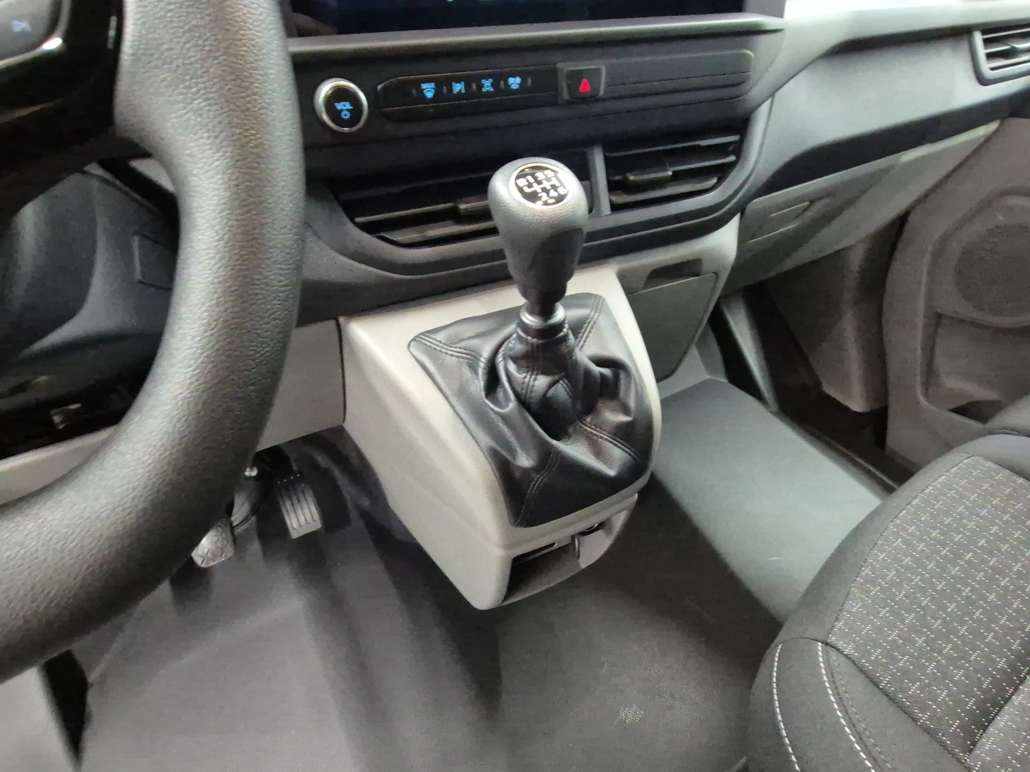 Ford-Transit Custom-image-13