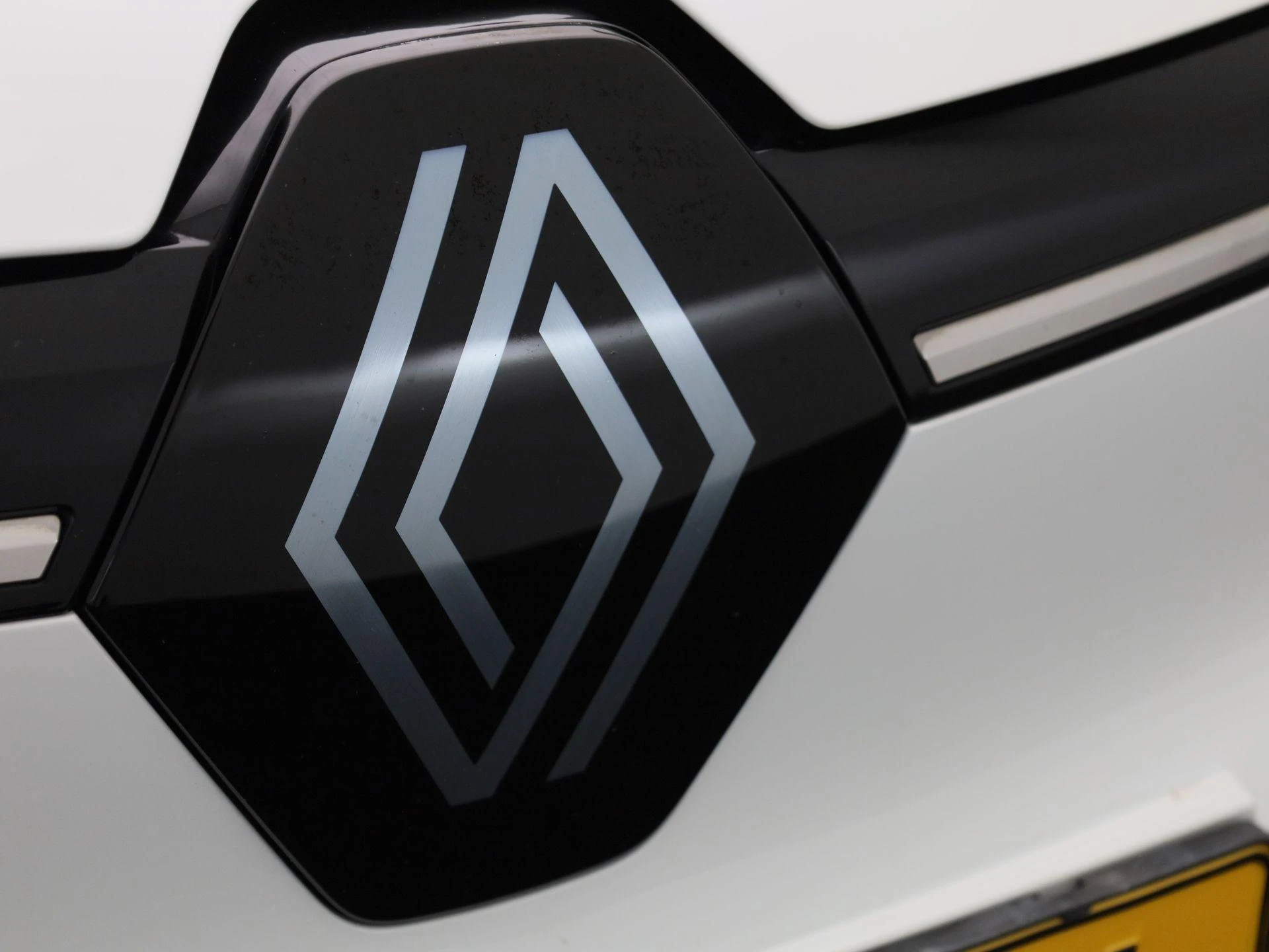 Renault-Megane E-Tech-image-31