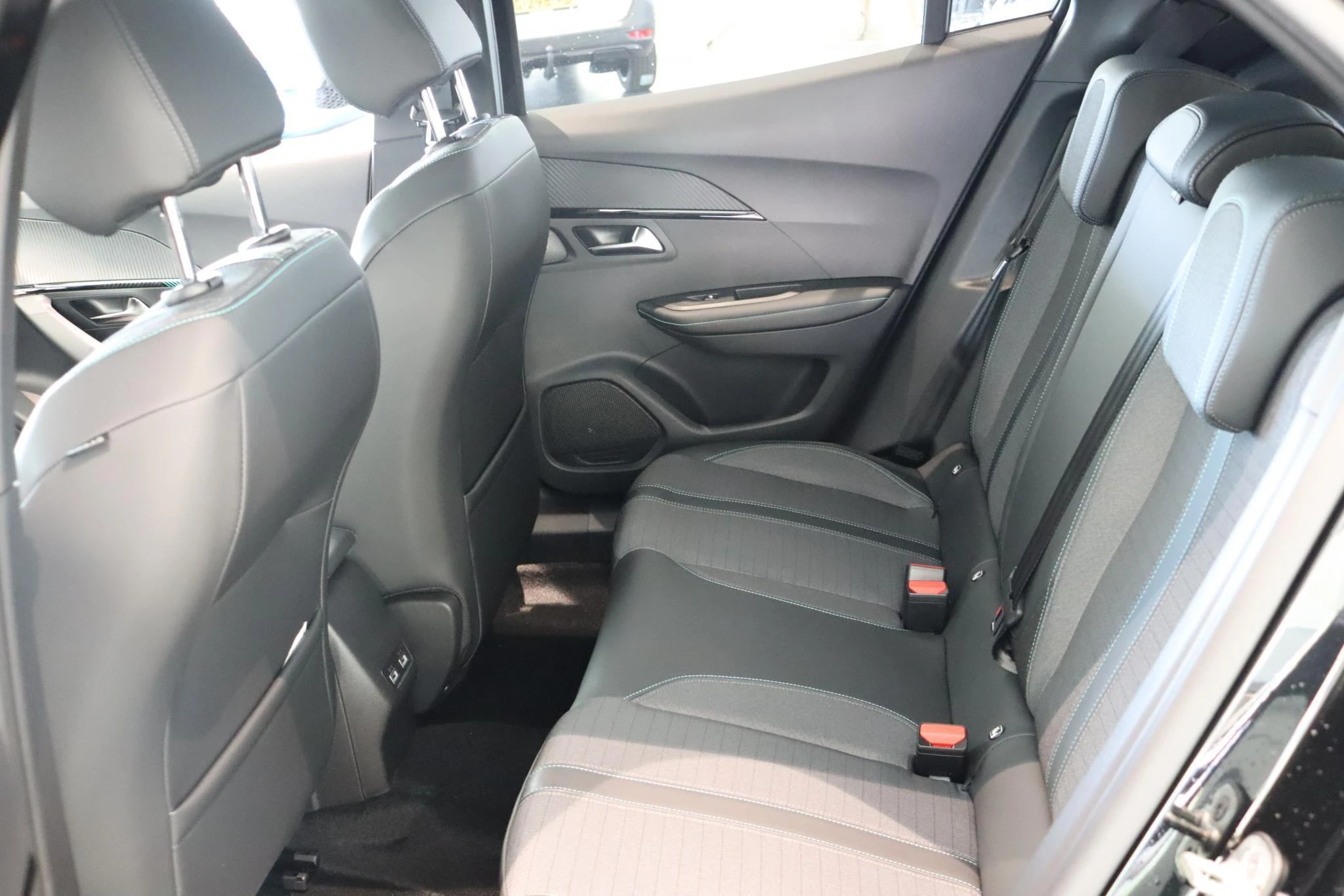 Peugeot-e-2008-image-12