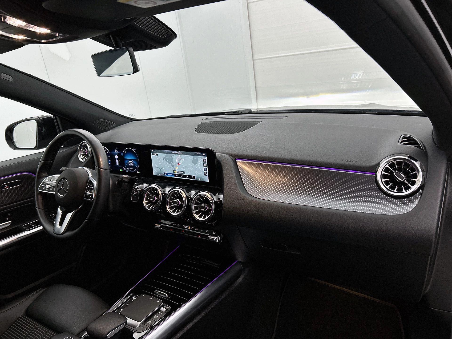 Mercedes-Benz-EQA-image-17